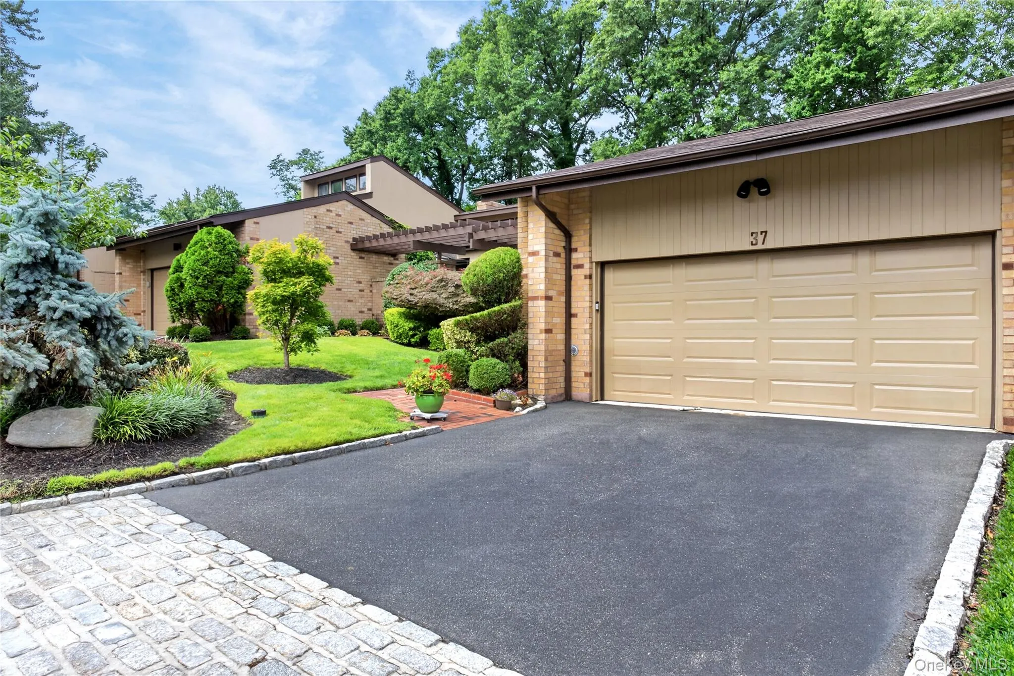 37 Woodland Drive, North Hempstead, NY, 3 Bedrooms Bedrooms, 7 Rooms Rooms,3 BathroomsBathrooms,Residential,For Rent,Woodland,0,1044558 37 Woodland Drive, North Hempstead, NY, 3 Bedrooms Bedrooms, 7 Rooms Rooms,3 BathroomsBathrooms,Residential,For Rent,Woodland,0,1044558