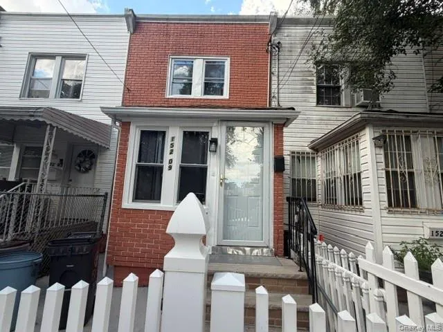 15209 118th Avenue, New York, NY, 2 Bedrooms Bedrooms, 5 Rooms Rooms,1 BathroomBathrooms,Residential,For Rent,118th,0,1044561 15209 118th Avenue, New York, NY, 2 Bedrooms Bedrooms, 5 Rooms Rooms,1 BathroomBathrooms,Residential,For Rent,118th,0,1044561