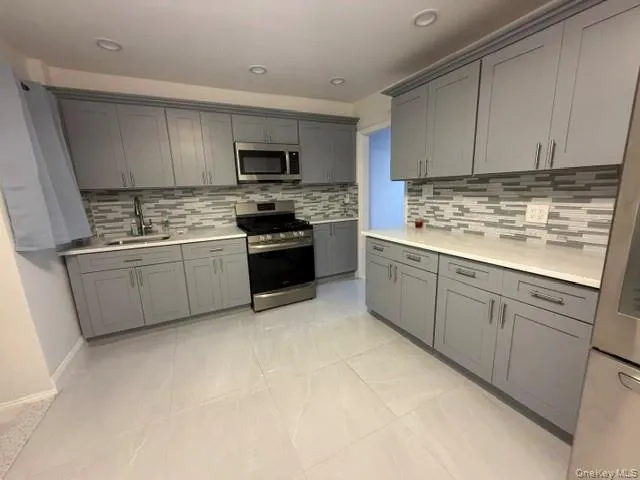 15209 118th Avenue, New York, NY, 2 Bedrooms Bedrooms, 5 Rooms Rooms,1 BathroomBathrooms,Residential,For Rent,118th,0,1044561 15209 118th Avenue, New York, NY, 2 Bedrooms Bedrooms, 5 Rooms Rooms,1 BathroomBathrooms,Residential,For Rent,118th,0,1044561