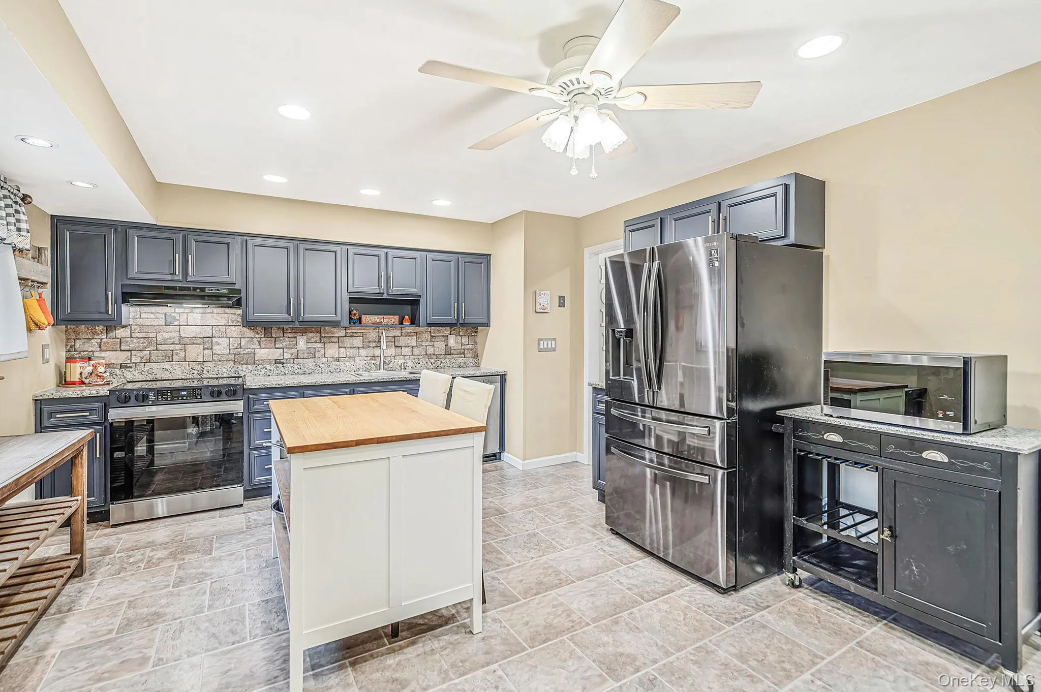 6 North Avenue, Smithtown, NY, 4 Bedrooms Bedrooms, 8 Rooms Rooms,1 BathroomBathrooms,Residential,For Rent,North,0,1044596 6 North Avenue, Smithtown, NY, 4 Bedrooms Bedrooms, 8 Rooms Rooms,1 BathroomBathrooms,Residential,For Rent,North,0,1044596