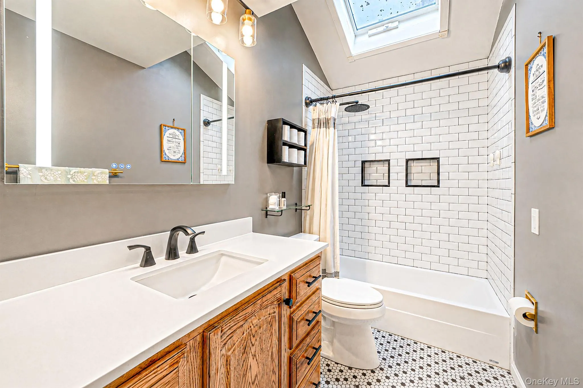 6 North Avenue, Smithtown, NY, 4 Bedrooms Bedrooms, 8 Rooms Rooms,1 BathroomBathrooms,Residential,For Rent,North,0,1044596 6 North Avenue, Smithtown, NY, 4 Bedrooms Bedrooms, 8 Rooms Rooms,1 BathroomBathrooms,Residential,For Rent,North,0,1044596
