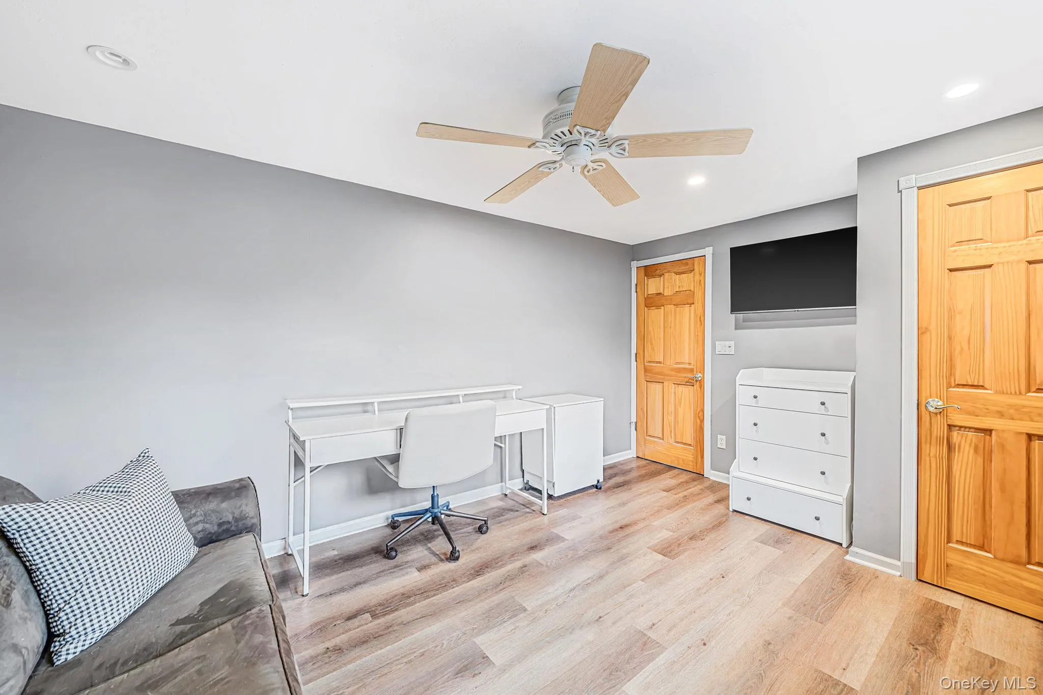 6 North Avenue, Smithtown, NY, 4 Bedrooms Bedrooms, 8 Rooms Rooms,1 BathroomBathrooms,Residential,For Rent,North,0,1044596 6 North Avenue, Smithtown, NY, 4 Bedrooms Bedrooms, 8 Rooms Rooms,1 BathroomBathrooms,Residential,For Rent,North,0,1044596