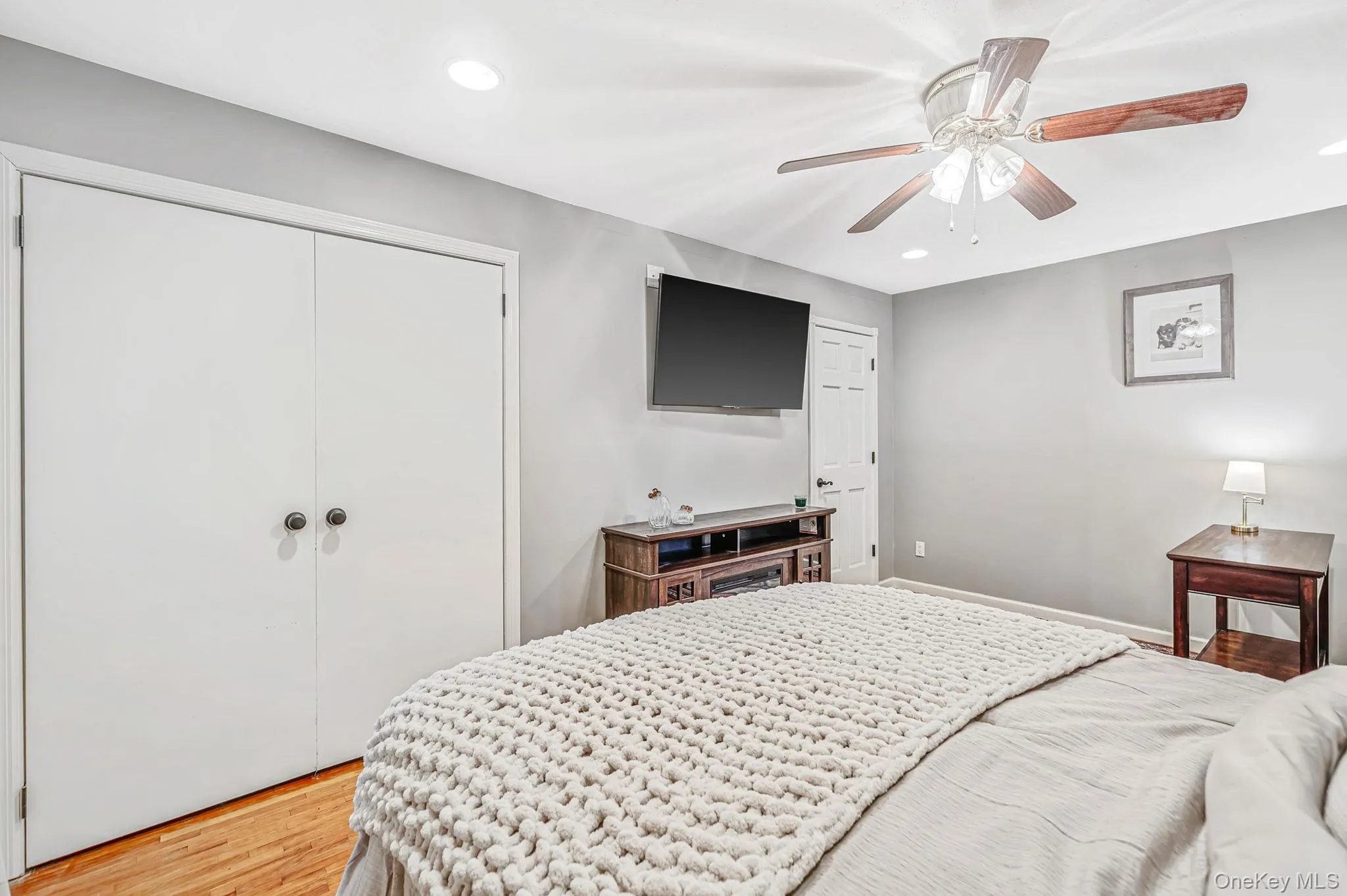 6 North Avenue, Smithtown, NY, 4 Bedrooms Bedrooms, 8 Rooms Rooms,1 BathroomBathrooms,Residential,For Rent,North,0,1044596 6 North Avenue, Smithtown, NY, 4 Bedrooms Bedrooms, 8 Rooms Rooms,1 BathroomBathrooms,Residential,For Rent,North,0,1044596