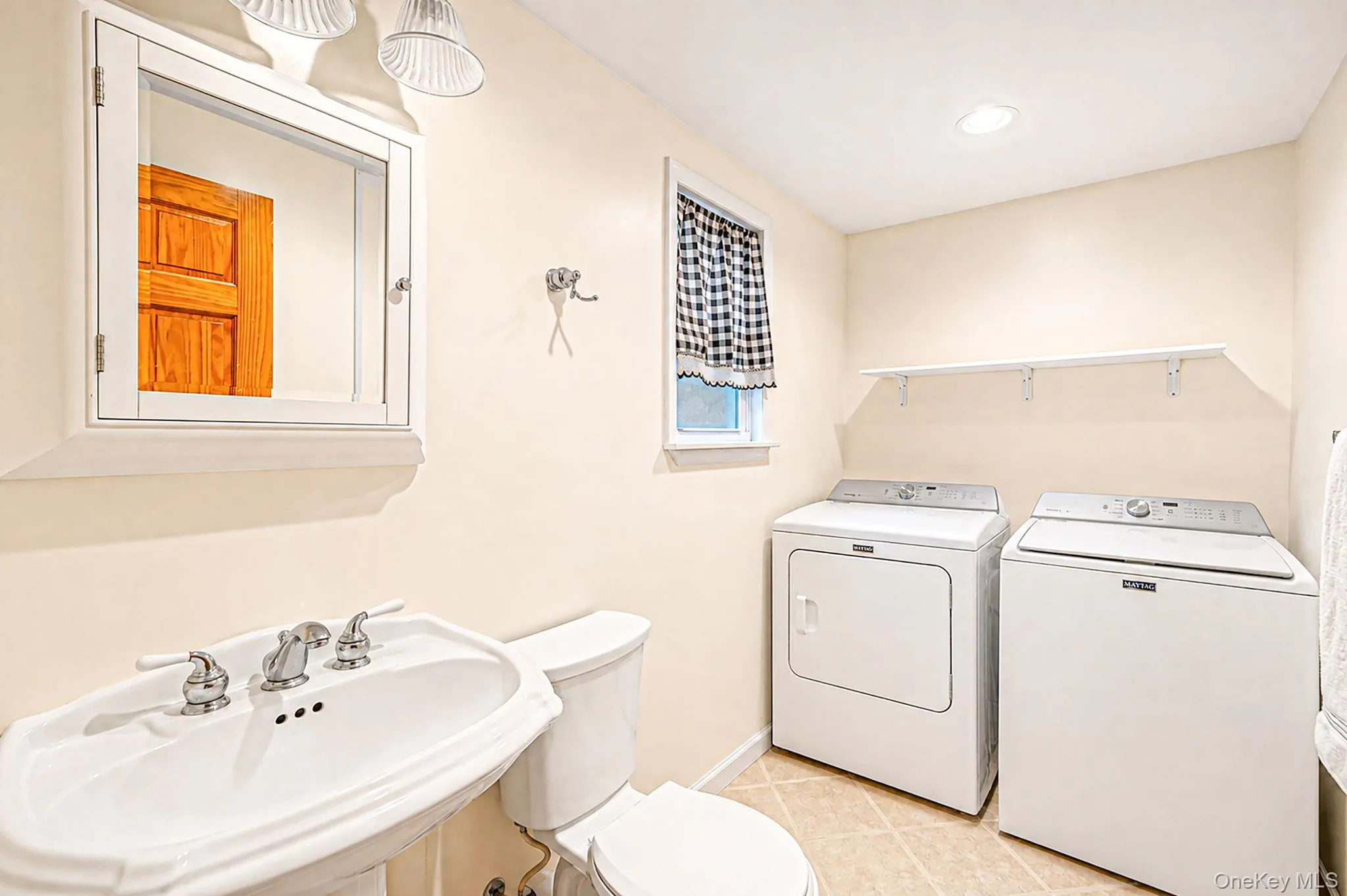 6 North Avenue, Smithtown, NY, 4 Bedrooms Bedrooms, 8 Rooms Rooms,1 BathroomBathrooms,Residential,For Rent,North,0,1044596 6 North Avenue, Smithtown, NY, 4 Bedrooms Bedrooms, 8 Rooms Rooms,1 BathroomBathrooms,Residential,For Rent,North,0,1044596