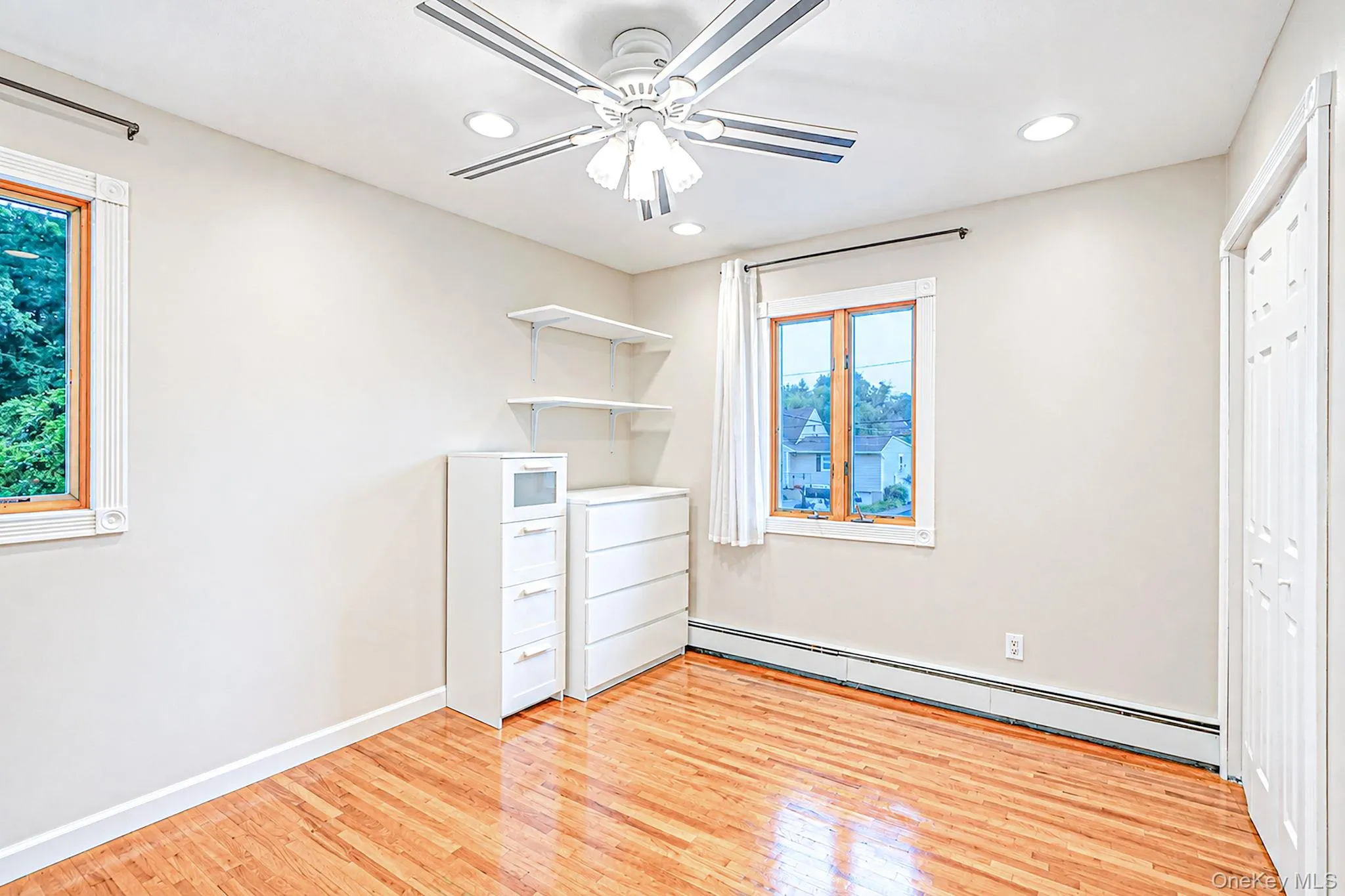 6 North Avenue, Smithtown, NY, 4 Bedrooms Bedrooms, 8 Rooms Rooms,1 BathroomBathrooms,Residential,For Rent,North,0,1044596 6 North Avenue, Smithtown, NY, 4 Bedrooms Bedrooms, 8 Rooms Rooms,1 BathroomBathrooms,Residential,For Rent,North,0,1044596