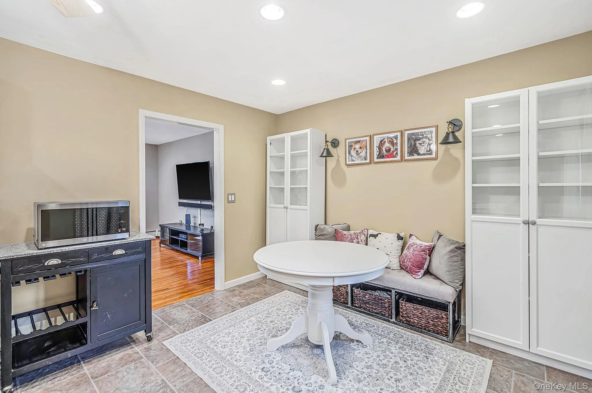 6 North Avenue, Smithtown, NY, 4 Bedrooms Bedrooms, 8 Rooms Rooms,1 BathroomBathrooms,Residential,For Rent,North,0,1044596 6 North Avenue, Smithtown, NY, 4 Bedrooms Bedrooms, 8 Rooms Rooms,1 BathroomBathrooms,Residential,For Rent,North,0,1044596