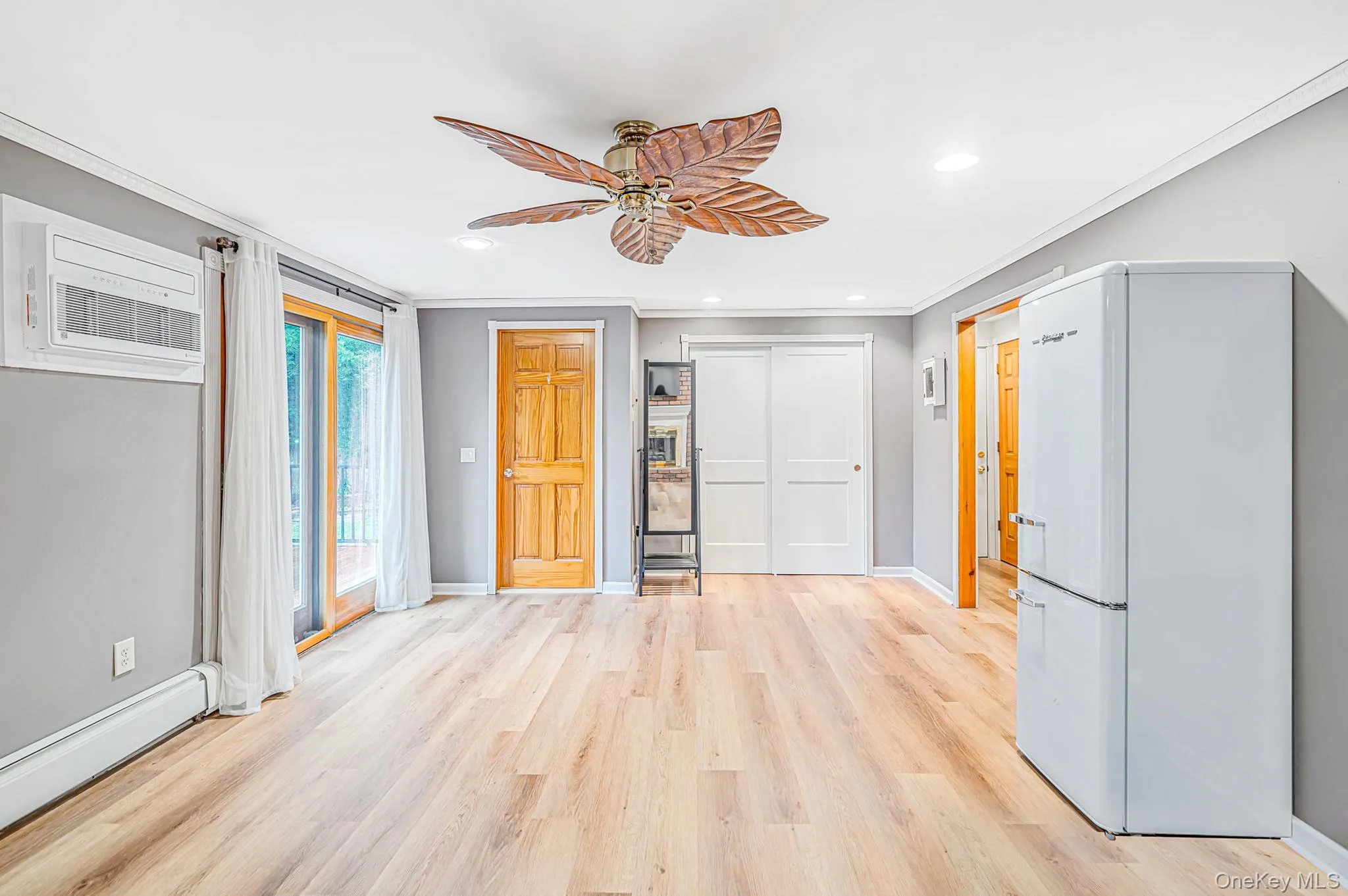 6 North Avenue, Smithtown, NY, 4 Bedrooms Bedrooms, 8 Rooms Rooms,1 BathroomBathrooms,Residential,For Rent,North,0,1044596 6 North Avenue, Smithtown, NY, 4 Bedrooms Bedrooms, 8 Rooms Rooms,1 BathroomBathrooms,Residential,For Rent,North,0,1044596