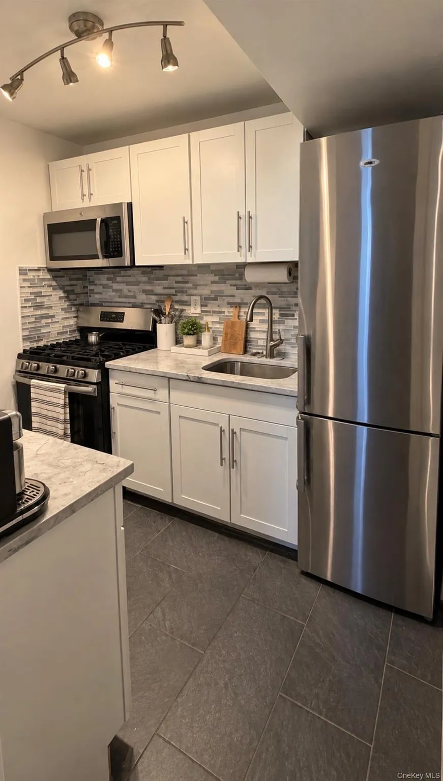 8940 151 Avenue, New York, NY, 1 Bedroom Bedrooms, 4 Rooms Rooms,1 BathroomBathrooms,Residential,For Rent,151,0,1044599 8940 151 Avenue, New York, NY, 1 Bedroom Bedrooms, 4 Rooms Rooms,1 BathroomBathrooms,Residential,For Rent,151,0,1044599