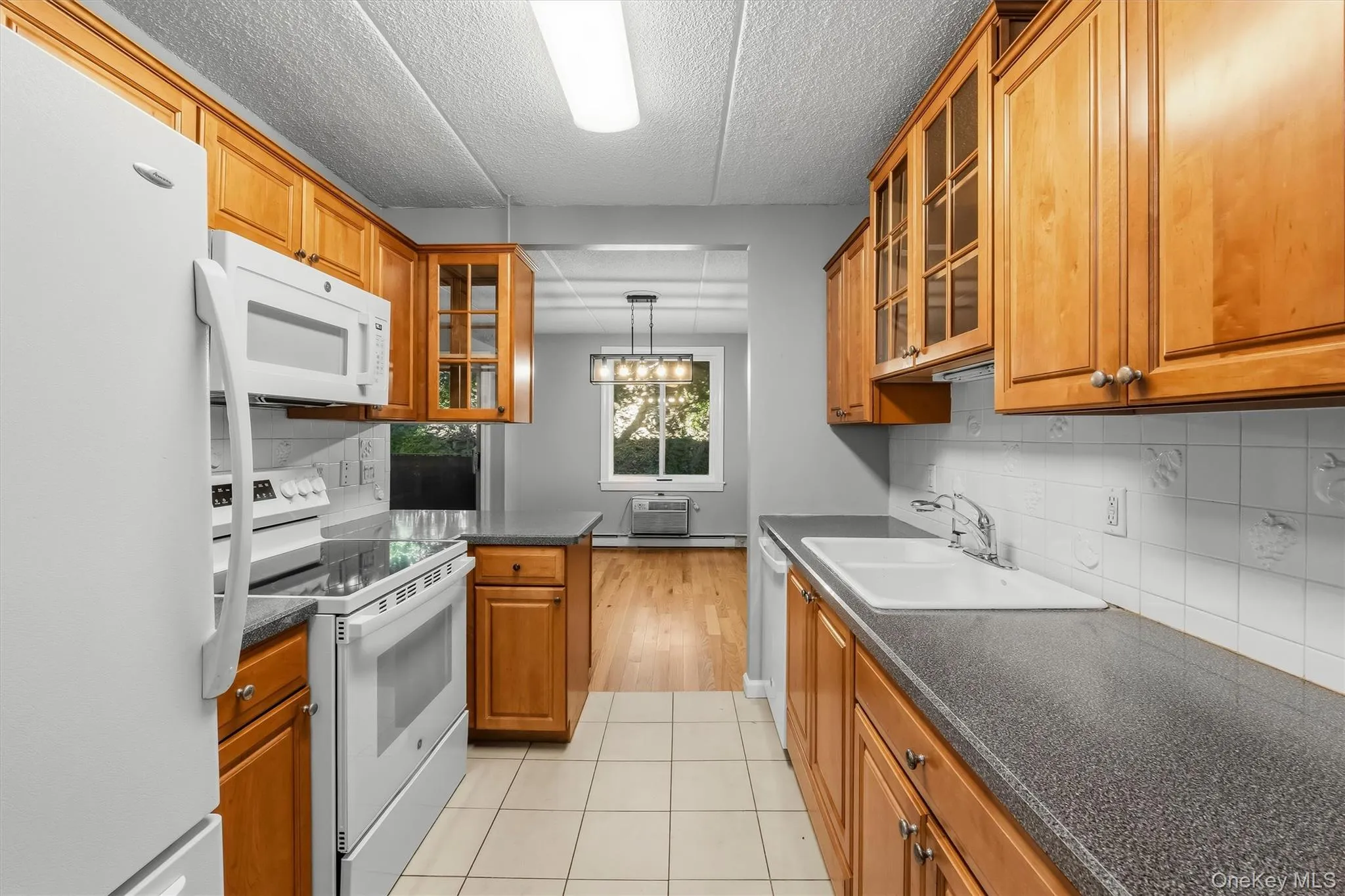 130 Colonial Parkway, Yonkers, NY, 2 Bedrooms Bedrooms, 5 Rooms Rooms,2 BathroomsBathrooms,Residential,For Rent,Colonial,0,1044635 130 Colonial Parkway, Yonkers, NY, 2 Bedrooms Bedrooms, 5 Rooms Rooms,2 BathroomsBathrooms,Residential,For Rent,Colonial,0,1044635