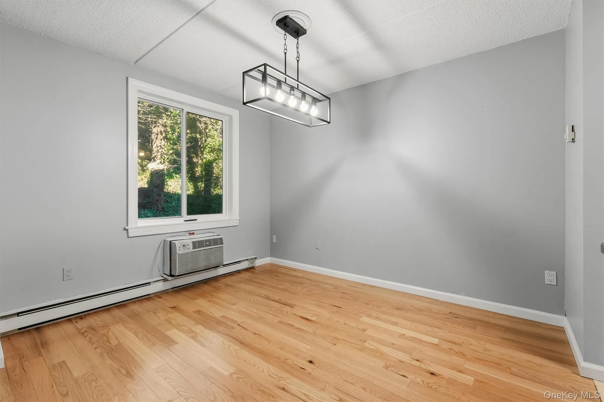 130 Colonial Parkway, Yonkers, NY, 2 Bedrooms Bedrooms, 5 Rooms Rooms,2 BathroomsBathrooms,Residential,For Rent,Colonial,0,1044635 130 Colonial Parkway, Yonkers, NY, 2 Bedrooms Bedrooms, 5 Rooms Rooms,2 BathroomsBathrooms,Residential,For Rent,Colonial,0,1044635
