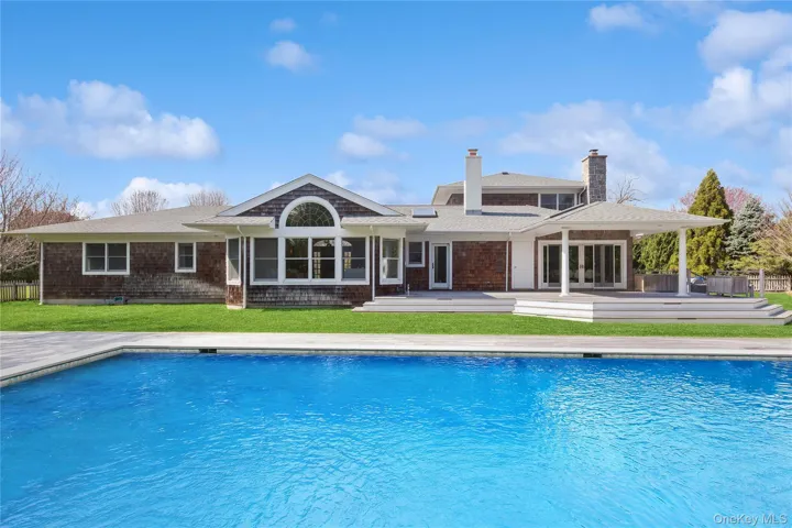 8 Niamogue Lane, Southampton, New York 11959