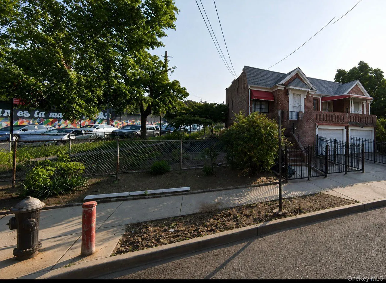 4805 Poyer Street, New York, NY, 5 Bedrooms Bedrooms, 10 Rooms Rooms,2 BathroomsBathrooms,Residential,For Rent,Poyer,0,1044641 4805 Poyer Street, New York, NY, 5 Bedrooms Bedrooms, 10 Rooms Rooms,2 BathroomsBathrooms,Residential,For Rent,Poyer,0,1044641