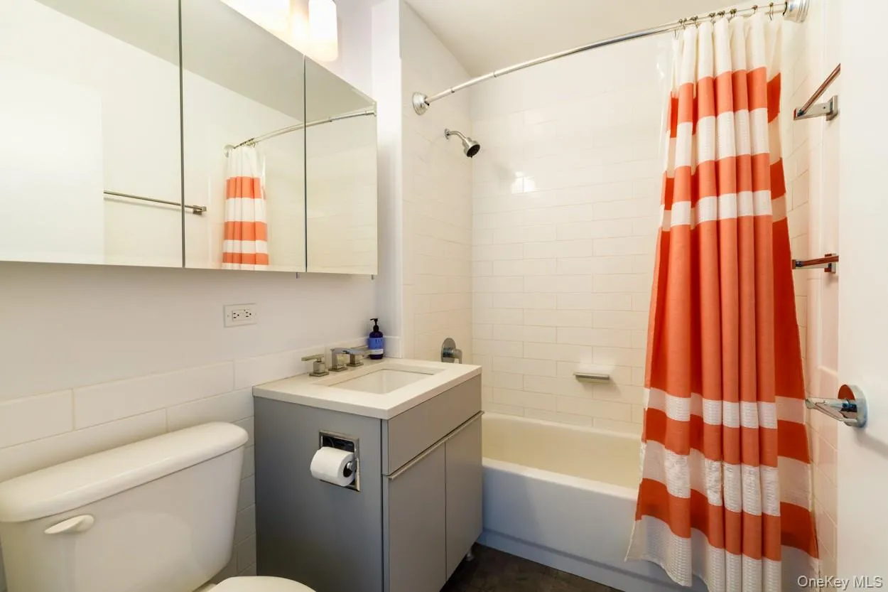 474 48th Avenue, New York, NY, 1 Bedroom Bedrooms, 3 Rooms Rooms,1 BathroomBathrooms,Residential Lease,For Rent,48th,0,1044646 474 48th Avenue, New York, NY, 1 Bedroom Bedrooms, 3 Rooms Rooms,1 BathroomBathrooms,Residential Lease,For Rent,48th,0,1044646