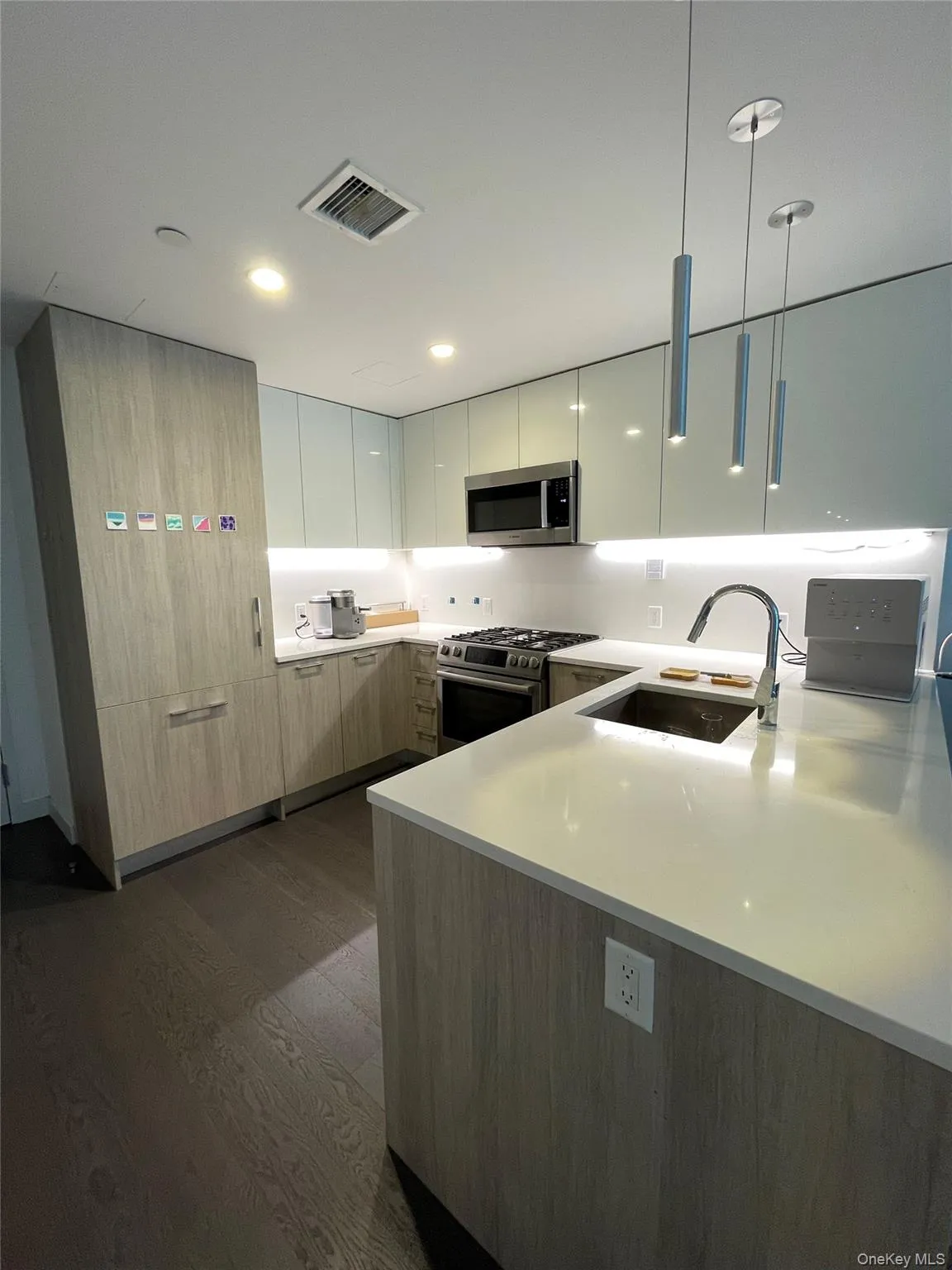 131-05 40th Road, New York, NY, 2 Bedrooms Bedrooms, 6 Rooms Rooms,2 BathroomsBathrooms,Residential,For Rent,40th,0,1044670 131-05 40th Road, New York, NY, 2 Bedrooms Bedrooms, 6 Rooms Rooms,2 BathroomsBathrooms,Residential,For Rent,40th,0,1044670
