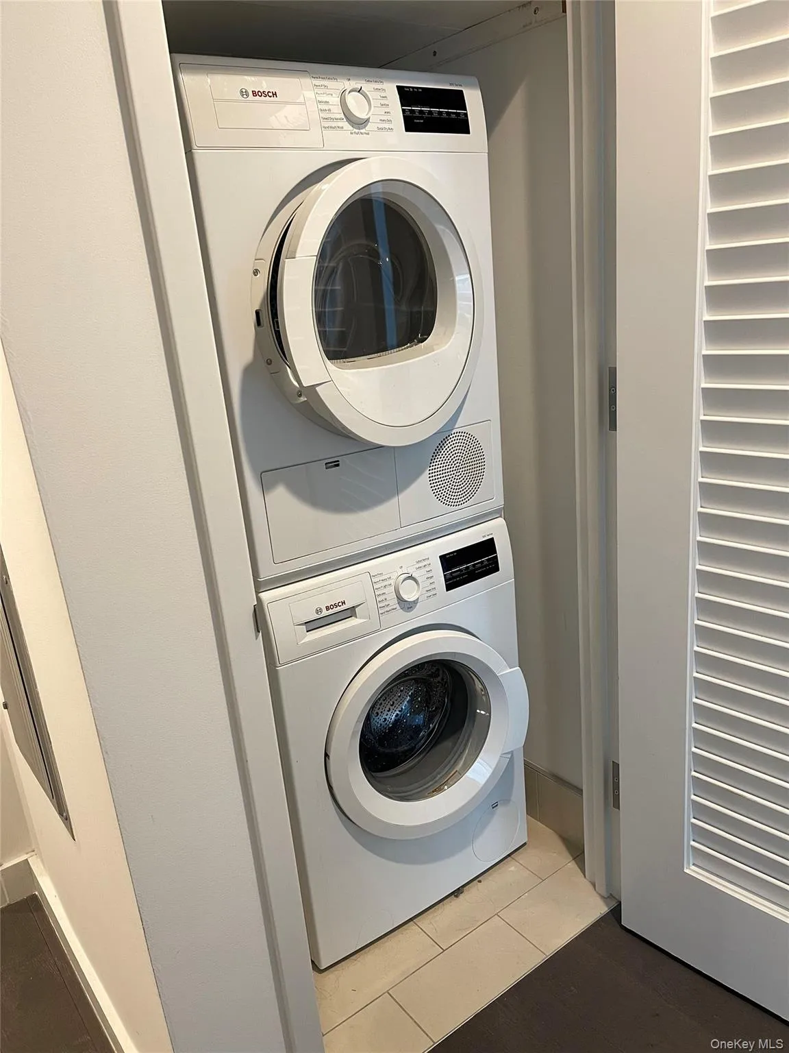 131-05 40th Road, New York, NY, 2 Bedrooms Bedrooms, 6 Rooms Rooms,2 BathroomsBathrooms,Residential,For Rent,40th,0,1044670 131-05 40th Road, New York, NY, 2 Bedrooms Bedrooms, 6 Rooms Rooms,2 BathroomsBathrooms,Residential,For Rent,40th,0,1044670