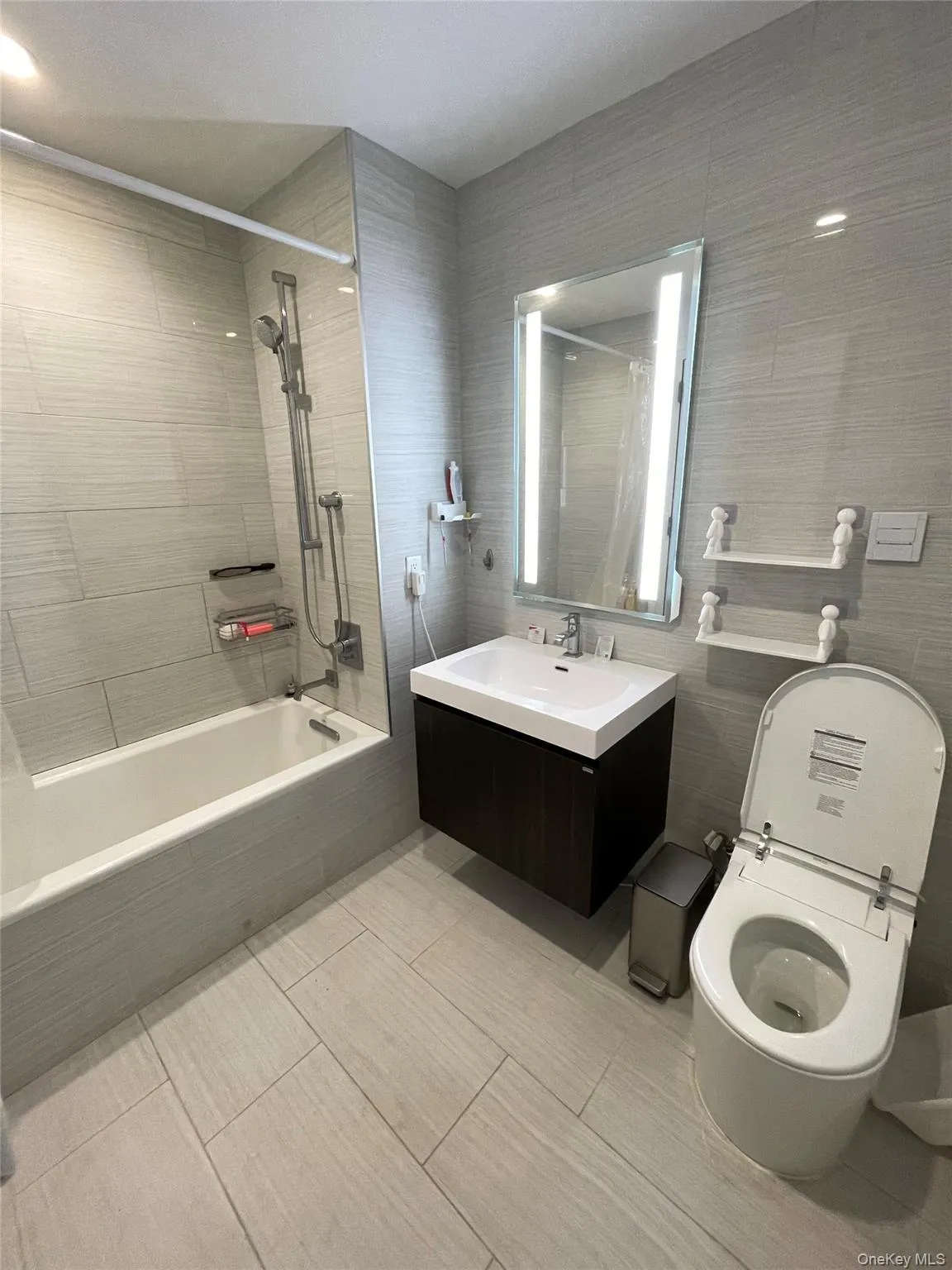 131-05 40th Road, New York, NY, 2 Bedrooms Bedrooms, 6 Rooms Rooms,2 BathroomsBathrooms,Residential,For Rent,40th,0,1044670 131-05 40th Road, New York, NY, 2 Bedrooms Bedrooms, 6 Rooms Rooms,2 BathroomsBathrooms,Residential,For Rent,40th,0,1044670