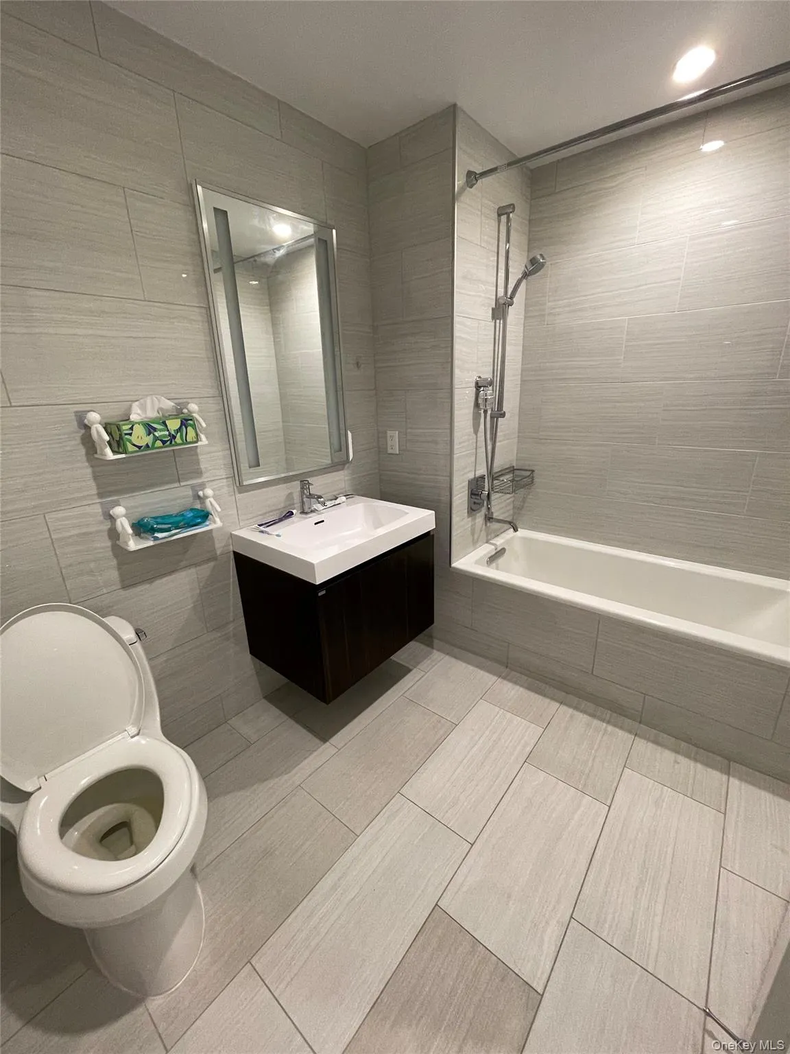 131-05 40th Road, New York, NY, 2 Bedrooms Bedrooms, 6 Rooms Rooms,2 BathroomsBathrooms,Residential,For Rent,40th,0,1044670 131-05 40th Road, New York, NY, 2 Bedrooms Bedrooms, 6 Rooms Rooms,2 BathroomsBathrooms,Residential,For Rent,40th,0,1044670