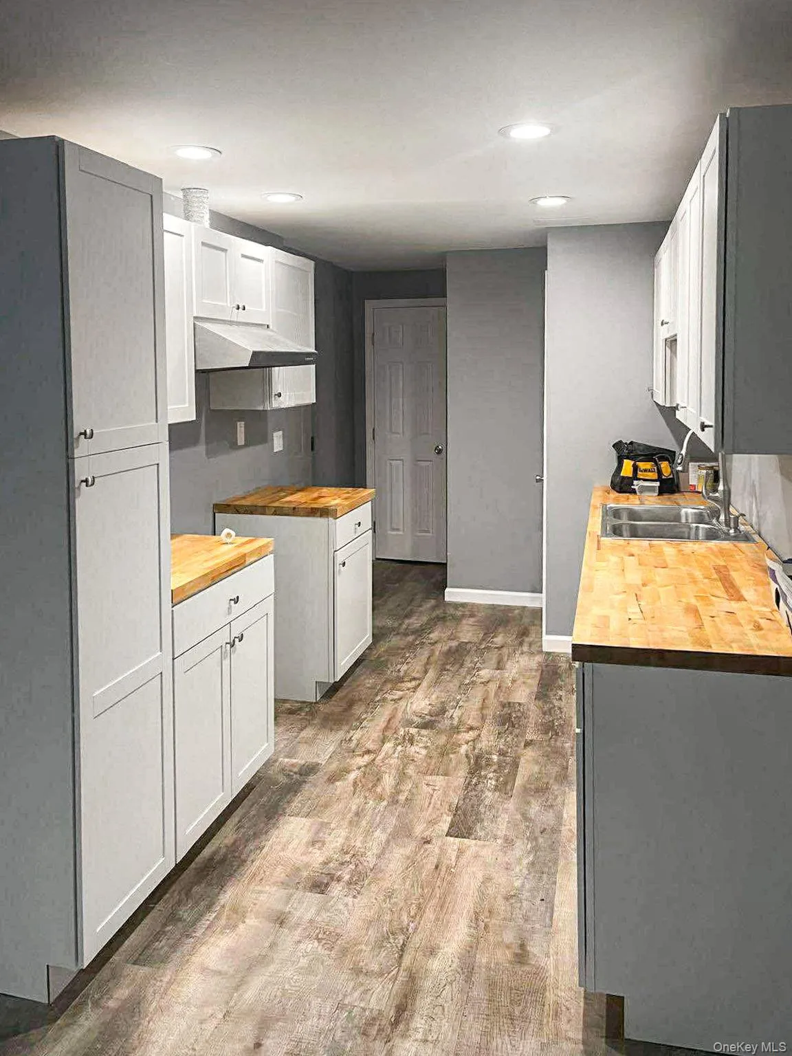3 Embassy Road, Brookhaven, NY, 5 Bedrooms Bedrooms, 13 Rooms Rooms,3 BathroomsBathrooms,Residential Lease,For Rent,Embassy,0,1044673 3 Embassy Road, Brookhaven, NY, 5 Bedrooms Bedrooms, 13 Rooms Rooms,3 BathroomsBathrooms,Residential Lease,For Rent,Embassy,0,1044673