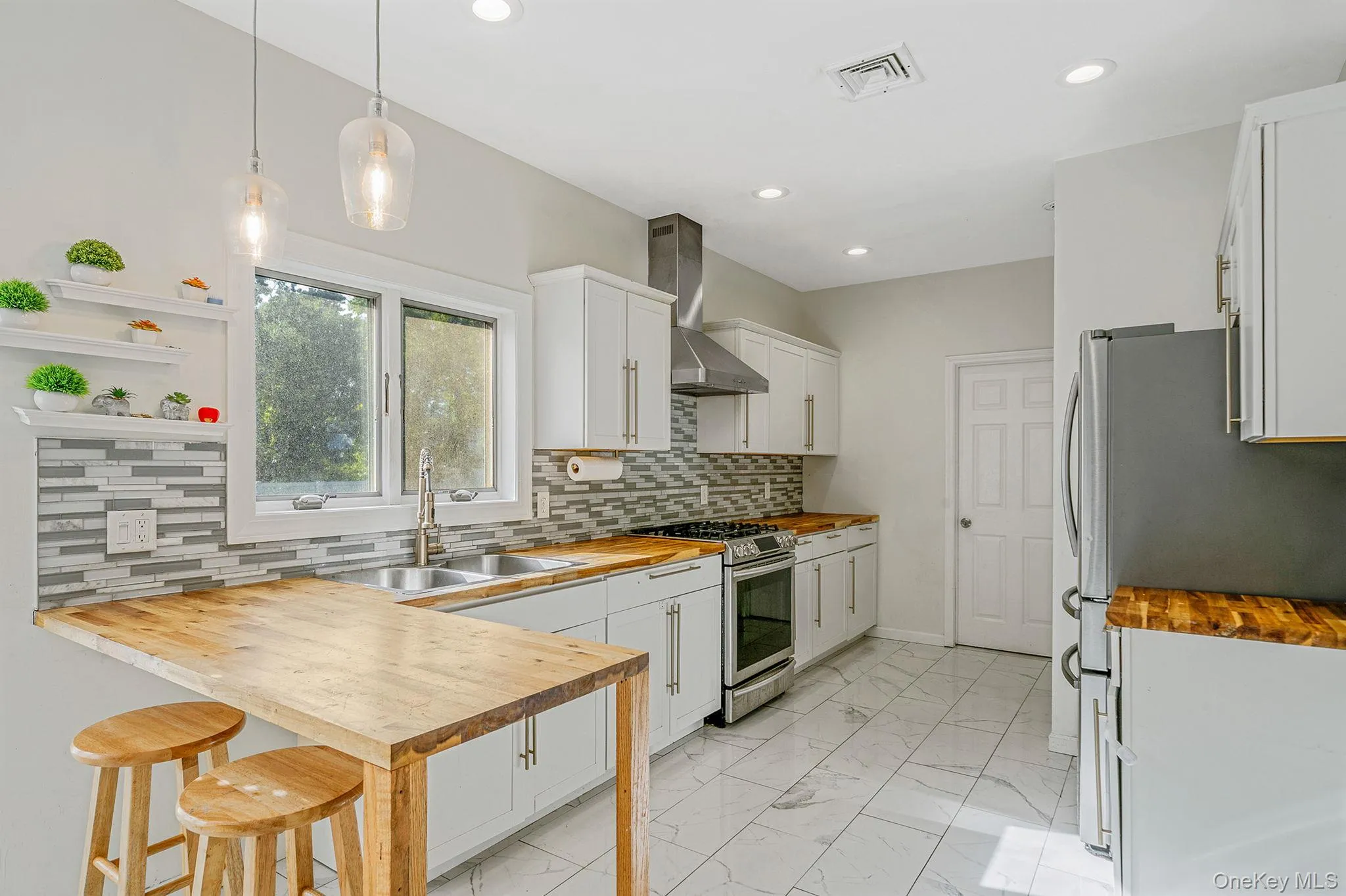 3 Embassy Road, Brookhaven, NY, 5 Bedrooms Bedrooms, 13 Rooms Rooms,3 BathroomsBathrooms,Residential Lease,For Rent,Embassy,0,1044673 3 Embassy Road, Brookhaven, NY, 5 Bedrooms Bedrooms, 13 Rooms Rooms,3 BathroomsBathrooms,Residential Lease,For Rent,Embassy,0,1044673