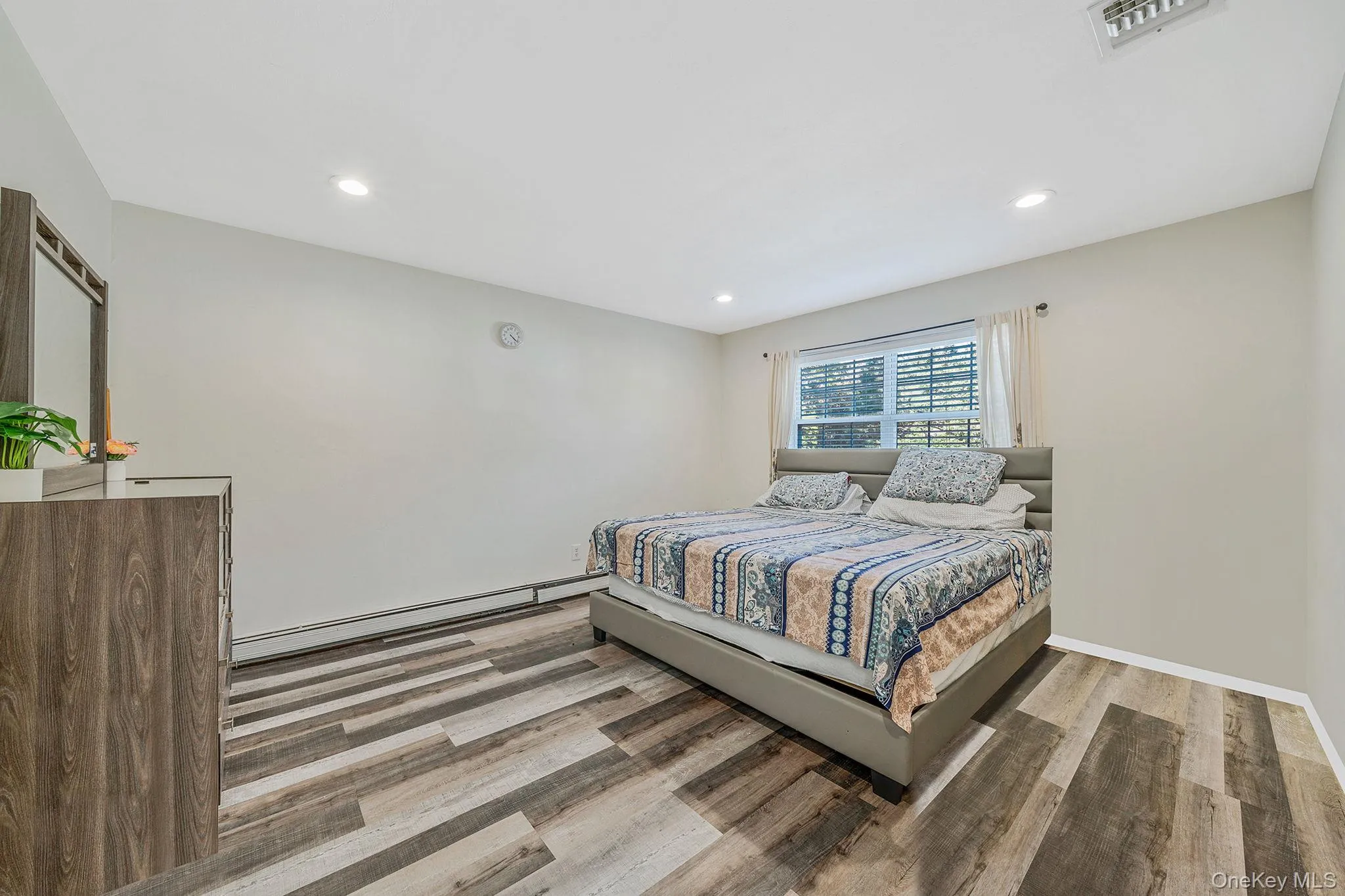 3 Embassy Road, Brookhaven, NY, 5 Bedrooms Bedrooms, 13 Rooms Rooms,3 BathroomsBathrooms,Residential Lease,For Rent,Embassy,0,1044673 3 Embassy Road, Brookhaven, NY, 5 Bedrooms Bedrooms, 13 Rooms Rooms,3 BathroomsBathrooms,Residential Lease,For Rent,Embassy,0,1044673