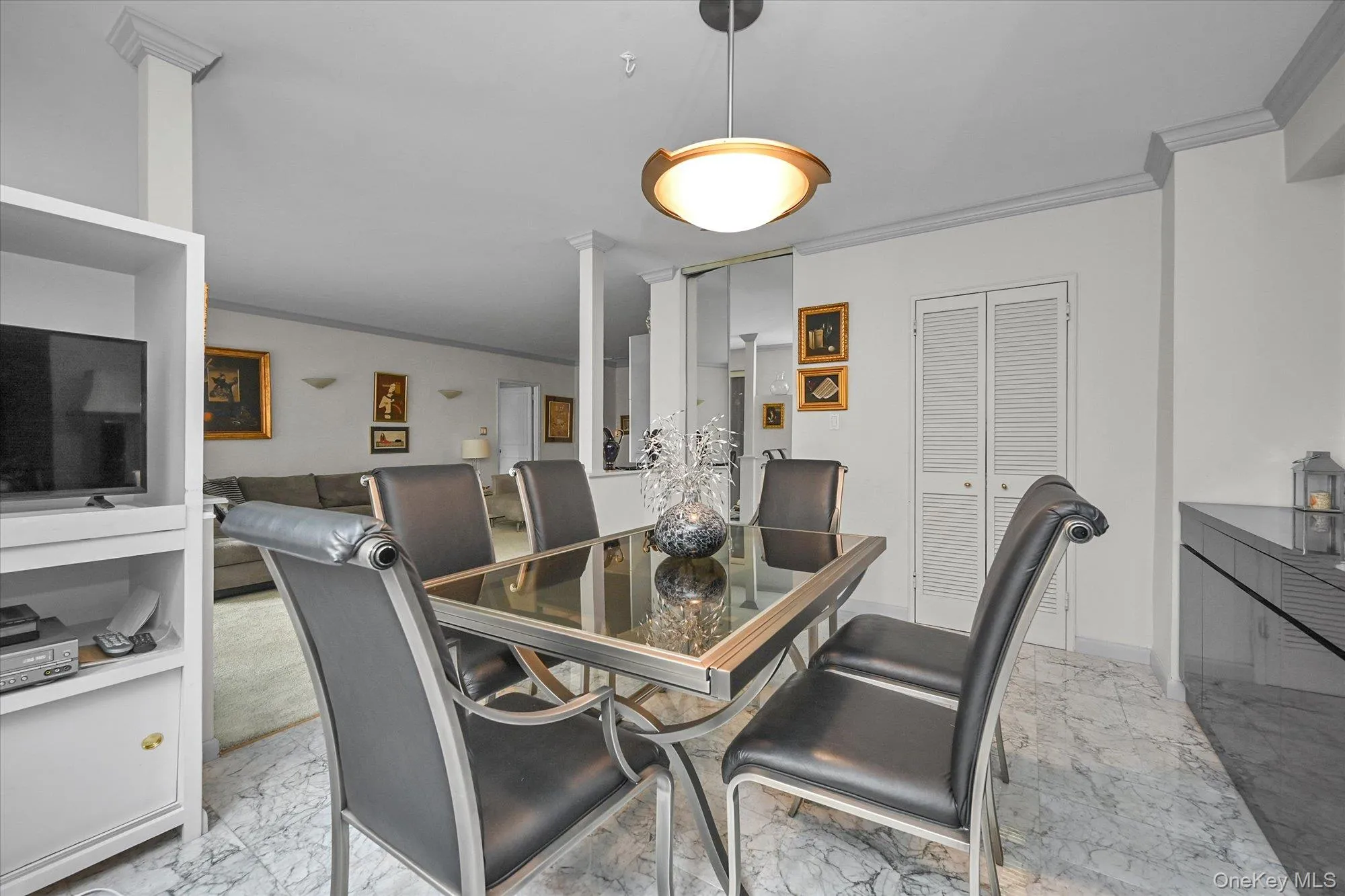 Dining room table opens to seat 12 and is complete with a bar area. Dining room table opens to seat 12 and is complete with a bar area.