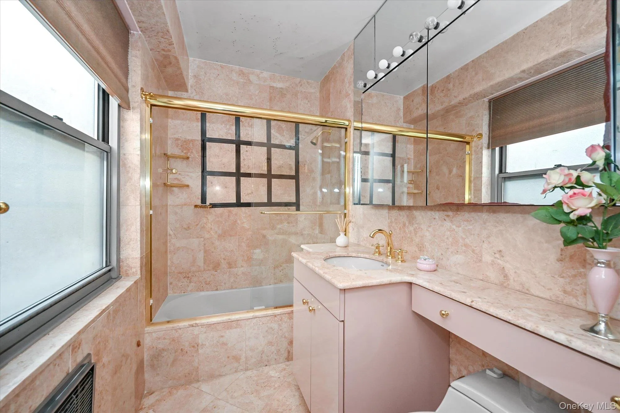 Marble finished full ensuite bathroom Marble finished full ensuite bathroom