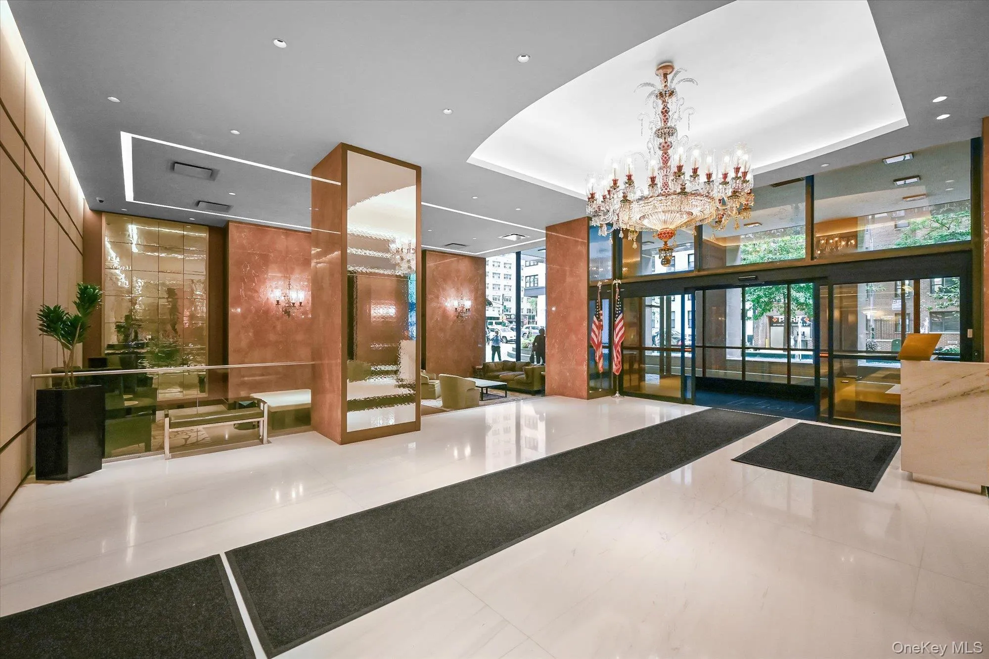 A true “Classic Modern,” Plaza 400 combines traditional design elements with updated mid-century modern touches.The grand, luxurious lobby was renovated and restored in 2017 with abundant marble, vintage Baccarat chandelier and distinctive lighting. A true “Classic Modern,” Plaza 400 combines traditional design elements with updated mid-century modern touches.The grand, luxurious lobby was renovated and restored in 2017 with abundant marble, vintage Baccarat chandelier and distinctive lighting.