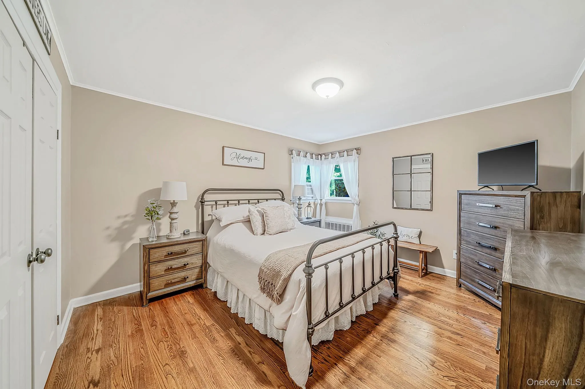 Large Primary Bedroom, with Hardwood Oak Flooring Large Primary Bedroom, with Hardwood Oak Flooring