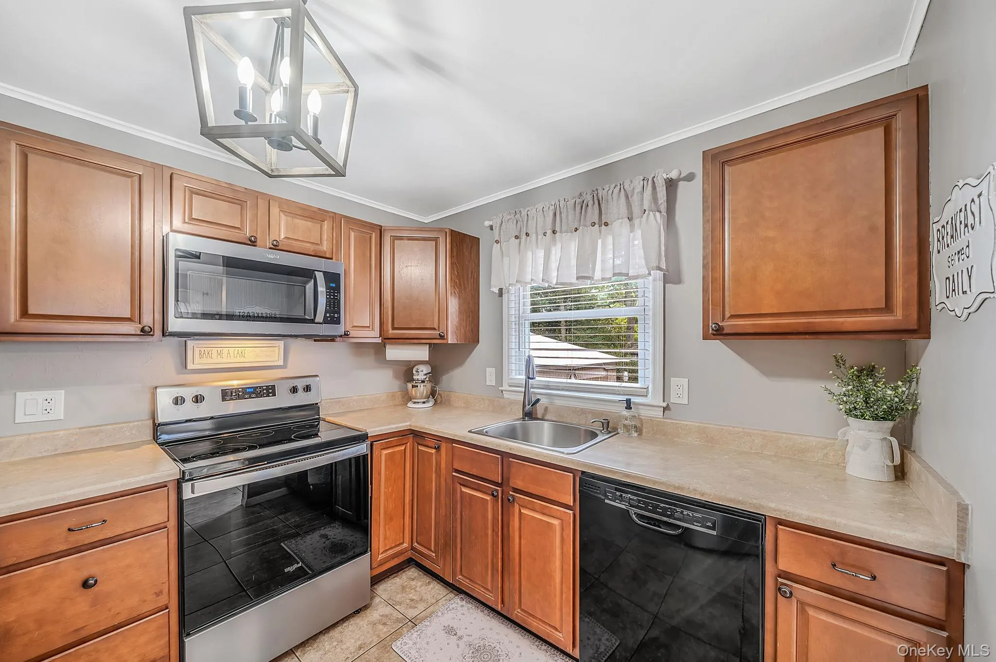 Spacious Light & Bright Open Kitchen Spacious Light & Bright Open Kitchen