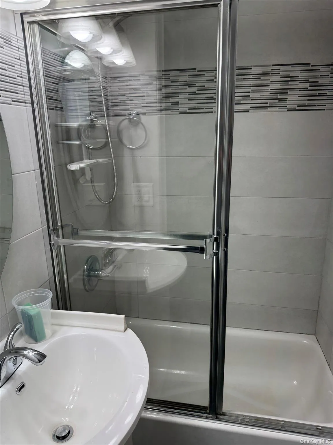 29 Sedgwick Avenue, Yonkers, NY, 1 Bedroom Bedrooms, 5 Room Rooms,1 BathroomBathrooms,Residential Lease,For Rent,Sedgwick,0,1044705 29 Sedgwick Avenue, Yonkers, NY, 1 Bedroom Bedrooms, 5 Room Rooms,1 BathroomBathrooms,Residential Lease,For Rent,Sedgwick,0,1044705
