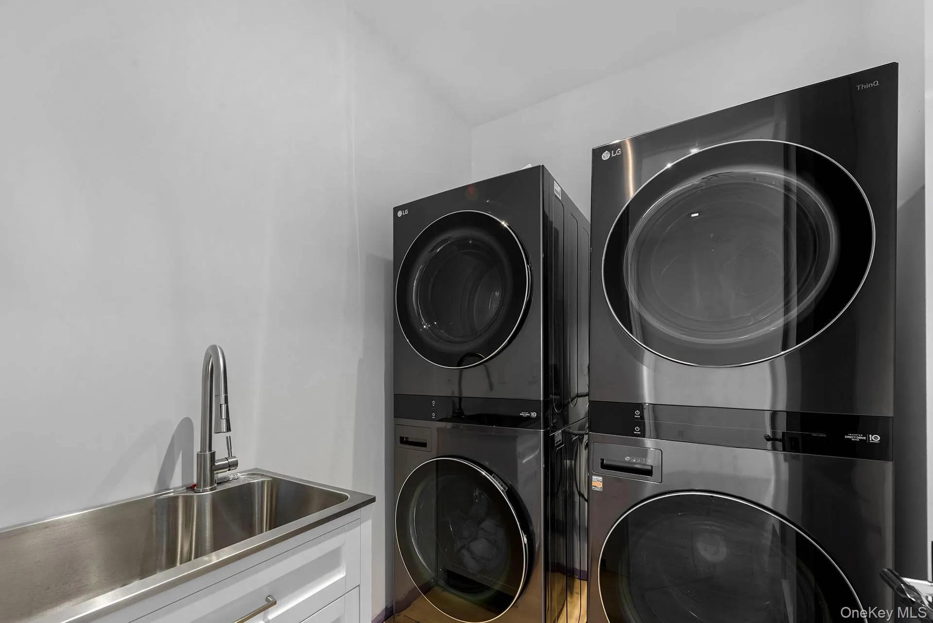 9 Schwenks Road, Southampton, NY, 6 Bedrooms Bedrooms, 12 Rooms Rooms,7 BathroomsBathrooms,Residential Lease,For Rent,Schwenks,0,1044707 9 Schwenks Road, Southampton, NY, 6 Bedrooms Bedrooms, 12 Rooms Rooms,7 BathroomsBathrooms,Residential Lease,For Rent,Schwenks,0,1044707