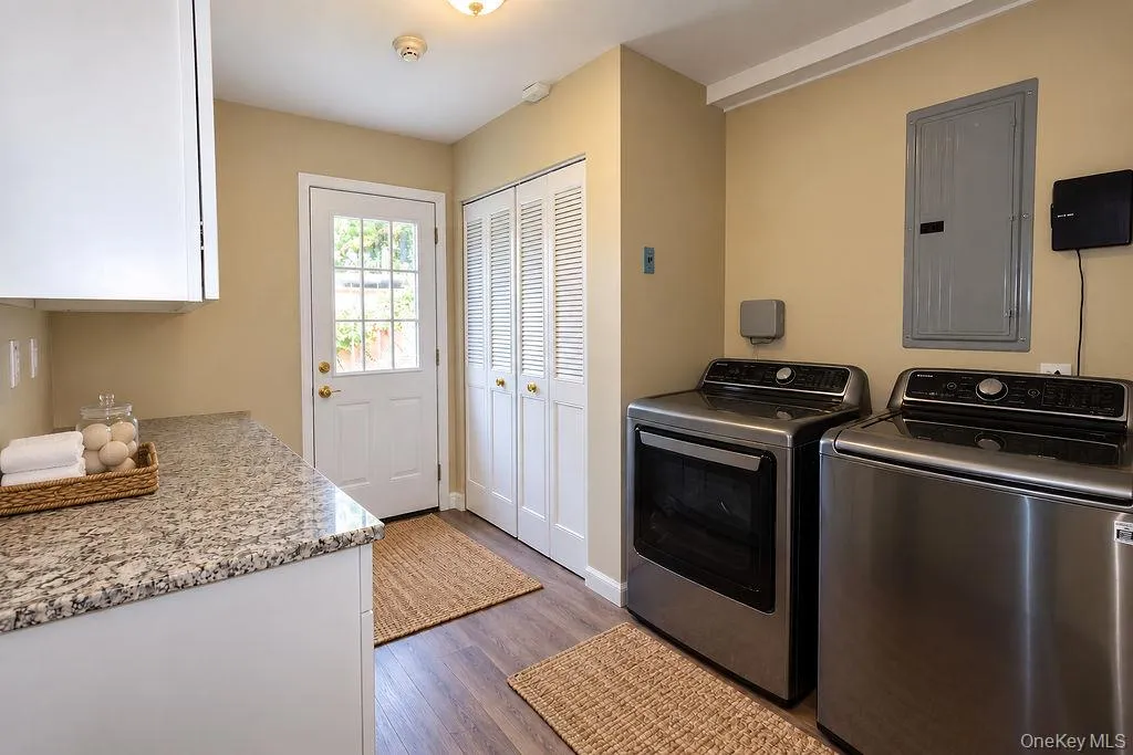 25 Dellmarie Lane, Smithtown, NY, 4 Bedrooms Bedrooms, 8 Rooms Rooms,1 BathroomBathrooms,Residential,For Rent,Dellmarie,0,1044712 25 Dellmarie Lane, Smithtown, NY, 4 Bedrooms Bedrooms, 8 Rooms Rooms,1 BathroomBathrooms,Residential,For Rent,Dellmarie,0,1044712