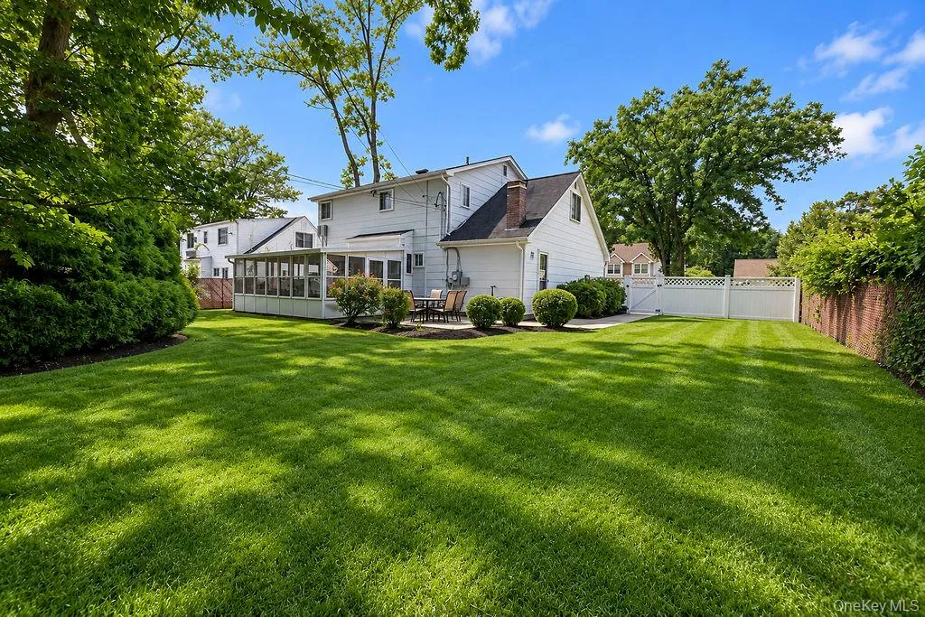 25 Dellmarie Lane, Smithtown, NY, 4 Bedrooms Bedrooms, 8 Rooms Rooms,1 BathroomBathrooms,Residential,For Rent,Dellmarie,0,1044712 25 Dellmarie Lane, Smithtown, NY, 4 Bedrooms Bedrooms, 8 Rooms Rooms,1 BathroomBathrooms,Residential,For Rent,Dellmarie,0,1044712