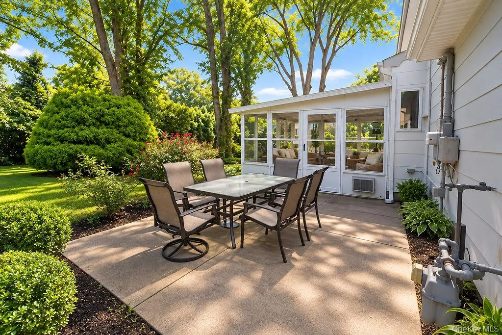 25 Dellmarie Lane, Smithtown, NY, 4 Bedrooms Bedrooms, 8 Rooms Rooms,1 BathroomBathrooms,Residential,For Rent,Dellmarie,0,1044712 25 Dellmarie Lane, Smithtown, NY, 4 Bedrooms Bedrooms, 8 Rooms Rooms,1 BathroomBathrooms,Residential,For Rent,Dellmarie,0,1044712