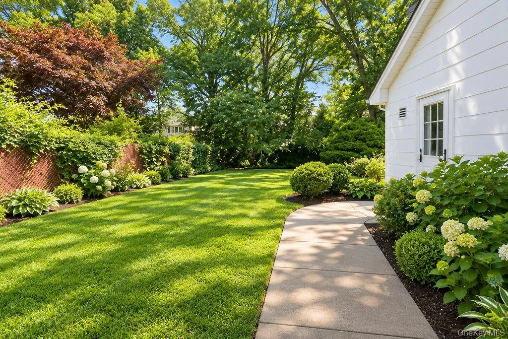 25 Dellmarie Lane, Smithtown, NY, 4 Bedrooms Bedrooms, 8 Rooms Rooms,1 BathroomBathrooms,Residential,For Rent,Dellmarie,0,1044712 25 Dellmarie Lane, Smithtown, NY, 4 Bedrooms Bedrooms, 8 Rooms Rooms,1 BathroomBathrooms,Residential,For Rent,Dellmarie,0,1044712