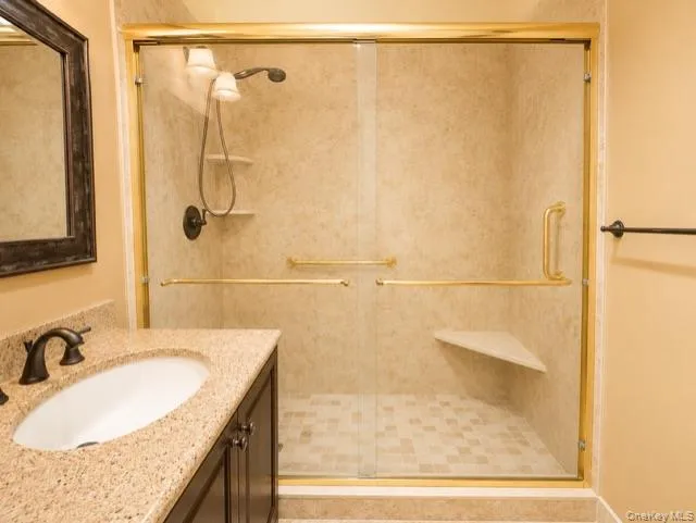 27110 Grand Central Parkway, New York, NY, 1 Bedroom Bedrooms, 3 Rooms Rooms,2 BathroomsBathrooms,Residential,For Rent,Grand Central,0,1044718 27110 Grand Central Parkway, New York, NY, 1 Bedroom Bedrooms, 3 Rooms Rooms,2 BathroomsBathrooms,Residential,For Rent,Grand Central,0,1044718