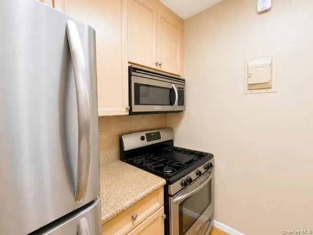 27110 Grand Central Parkway, New York, NY, 1 Bedroom Bedrooms, 3 Rooms Rooms,2 BathroomsBathrooms,Residential,For Rent,Grand Central,0,1044718 27110 Grand Central Parkway, New York, NY, 1 Bedroom Bedrooms, 3 Rooms Rooms,2 BathroomsBathrooms,Residential,For Rent,Grand Central,0,1044718