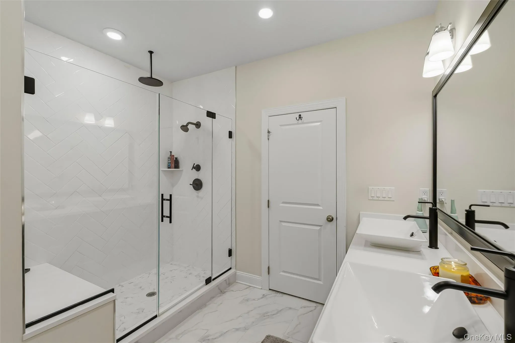 Large walk-in shower with multiple showerheads Large walk-in shower with multiple showerheads