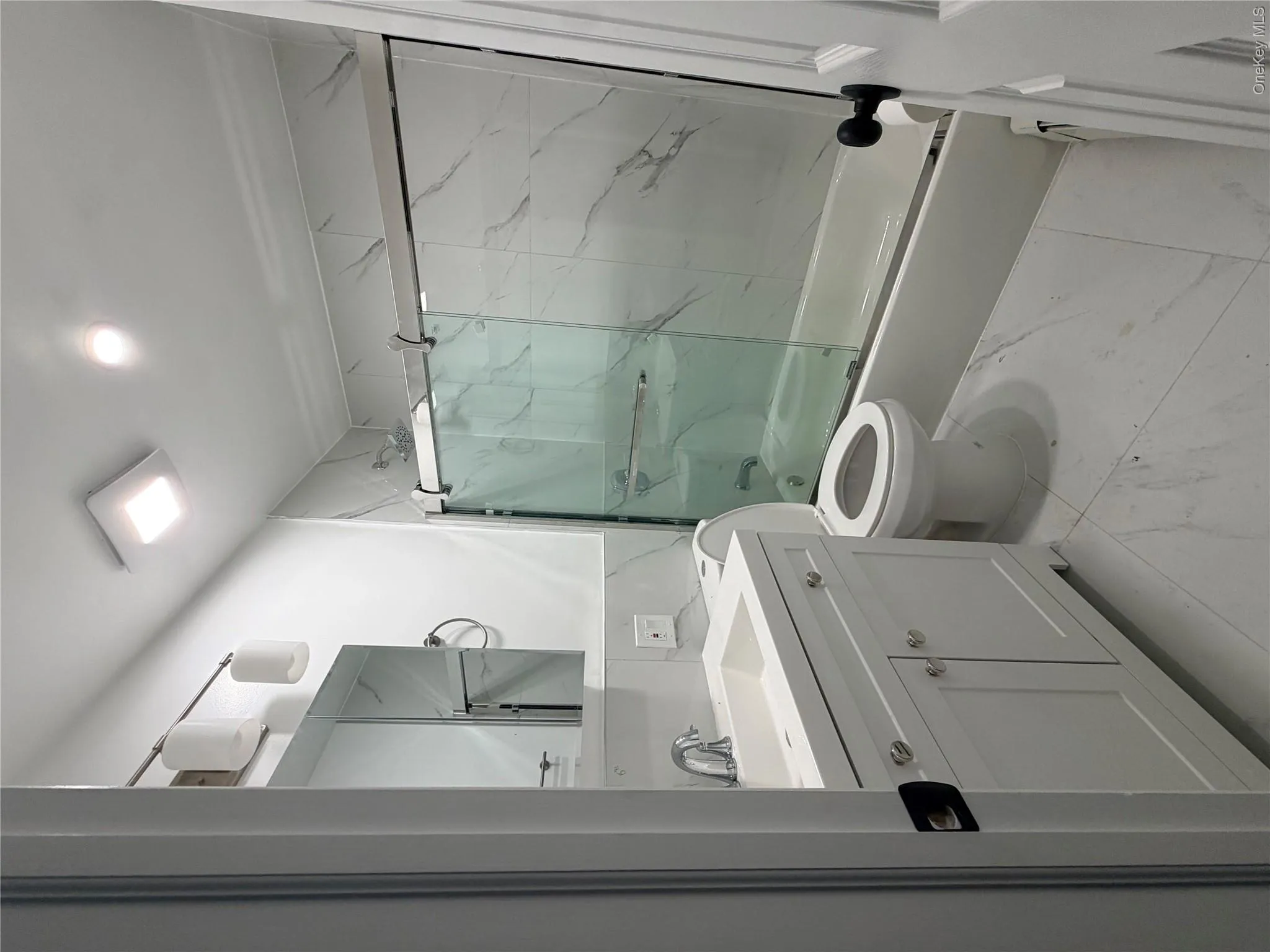 21704 135th Avenue, New York, NY, 4 Bedrooms Bedrooms, 6 Rooms Rooms,2 BathroomsBathrooms,Residential Lease,For Rent,135th,0,1044723 21704 135th Avenue, New York, NY, 4 Bedrooms Bedrooms, 6 Rooms Rooms,2 BathroomsBathrooms,Residential Lease,For Rent,135th,0,1044723
