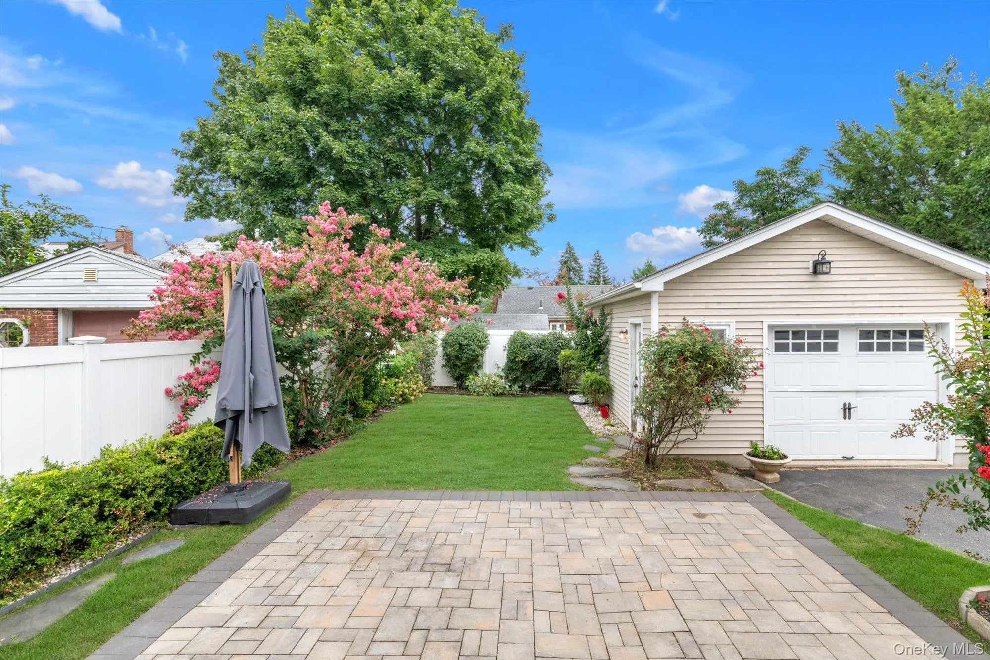 21 Hampton Avenue, North Hempstead, NY, 3 Bedrooms Bedrooms, 8 Rooms Rooms,1 BathroomBathrooms,Residential,For Rent,Hampton,0,1044734 21 Hampton Avenue, North Hempstead, NY, 3 Bedrooms Bedrooms, 8 Rooms Rooms,1 BathroomBathrooms,Residential,For Rent,Hampton,0,1044734