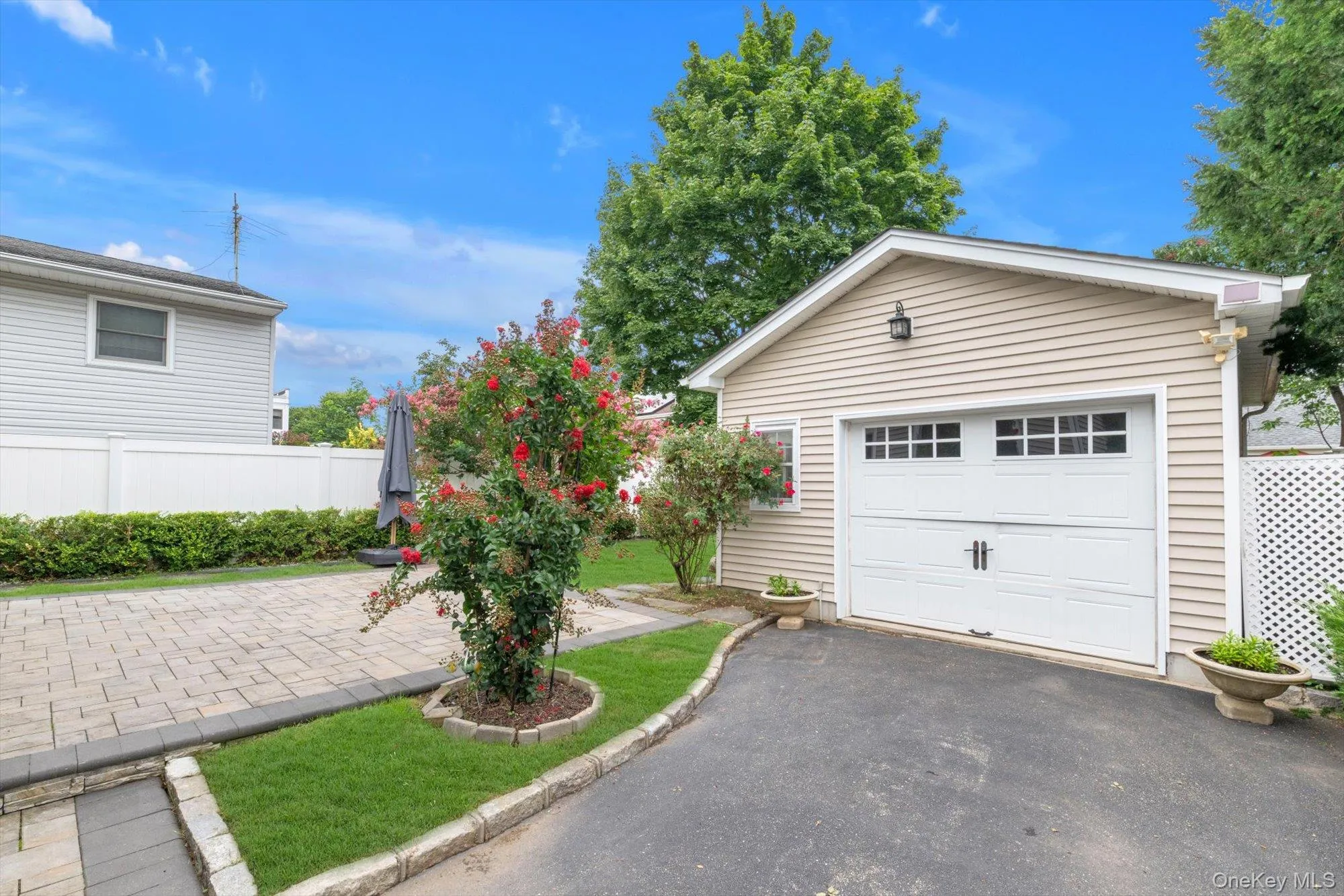 21 Hampton Avenue, North Hempstead, NY, 3 Bedrooms Bedrooms, 8 Rooms Rooms,1 BathroomBathrooms,Residential,For Rent,Hampton,0,1044734 21 Hampton Avenue, North Hempstead, NY, 3 Bedrooms Bedrooms, 8 Rooms Rooms,1 BathroomBathrooms,Residential,For Rent,Hampton,0,1044734