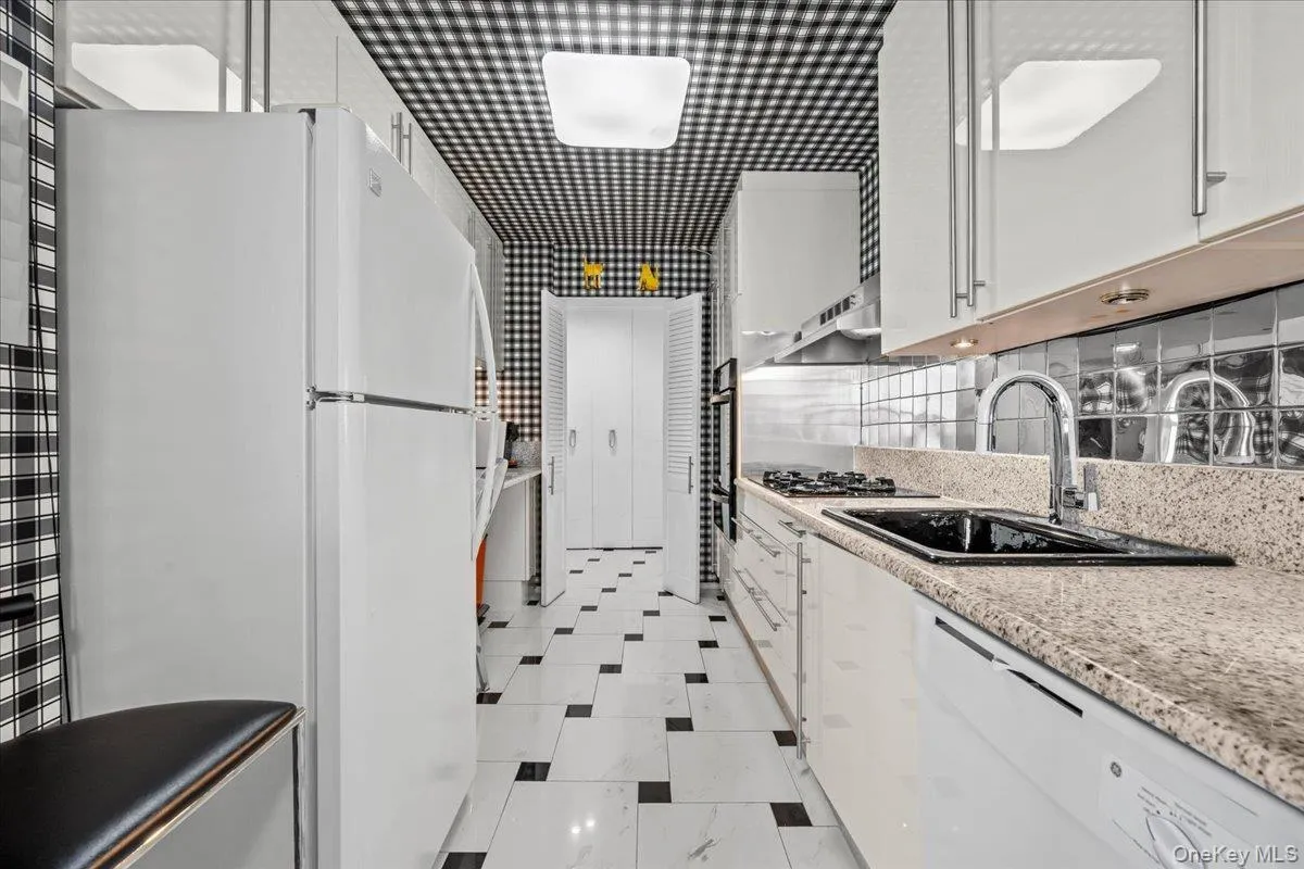 555 KAPPOCK, New York, NY, 3 Bedrooms Bedrooms, 7 Rooms Rooms,2 BathroomsBathrooms,Residential,For Rent,KAPPOCK,0,1044735 555 KAPPOCK, New York, NY, 3 Bedrooms Bedrooms, 7 Rooms Rooms,2 BathroomsBathrooms,Residential,For Rent,KAPPOCK,0,1044735