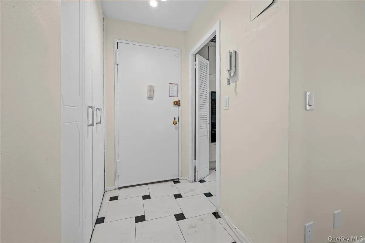 555 KAPPOCK, New York, NY, 3 Bedrooms Bedrooms, 7 Rooms Rooms,2 BathroomsBathrooms,Residential,For Rent,KAPPOCK,0,1044735 555 KAPPOCK, New York, NY, 3 Bedrooms Bedrooms, 7 Rooms Rooms,2 BathroomsBathrooms,Residential,For Rent,KAPPOCK,0,1044735