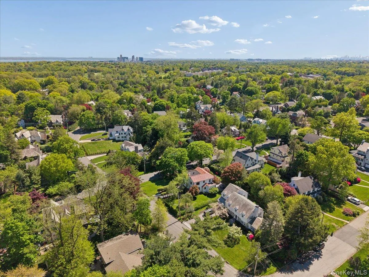 62 Broadfield Road, New Rochelle, NY, 4 Bedrooms Bedrooms, 8 Rooms Rooms,2 BathroomsBathrooms,Residential,For Rent,Broadfield,0,1044738 62 Broadfield Road, New Rochelle, NY, 4 Bedrooms Bedrooms, 8 Rooms Rooms,2 BathroomsBathrooms,Residential,For Rent,Broadfield,0,1044738
