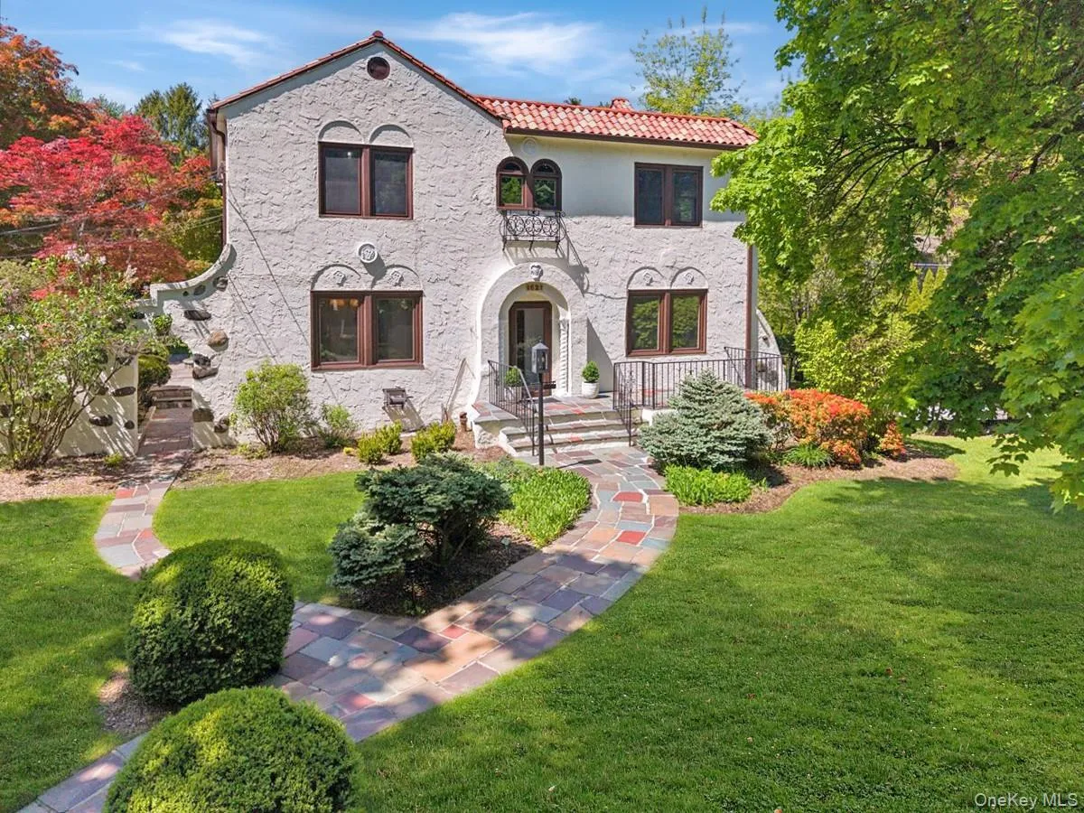 Classic Mediterranean architecture, oversized living spaces, and exceptional outdoor entertaining come together at 62 Broadfield Road. Classic Mediterranean architecture, oversized living spaces, and exceptional outdoor entertaining come together at 62 Broadfield Road.