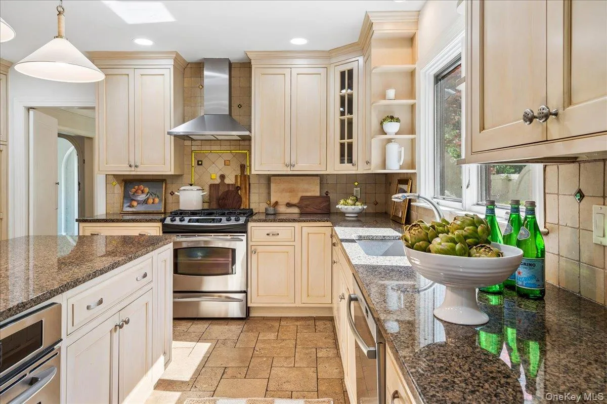 62 Broadfield Road, New Rochelle, NY, 4 Bedrooms Bedrooms, 8 Rooms Rooms,2 BathroomsBathrooms,Residential,For Rent,Broadfield,0,1044738 62 Broadfield Road, New Rochelle, NY, 4 Bedrooms Bedrooms, 8 Rooms Rooms,2 BathroomsBathrooms,Residential,For Rent,Broadfield,0,1044738