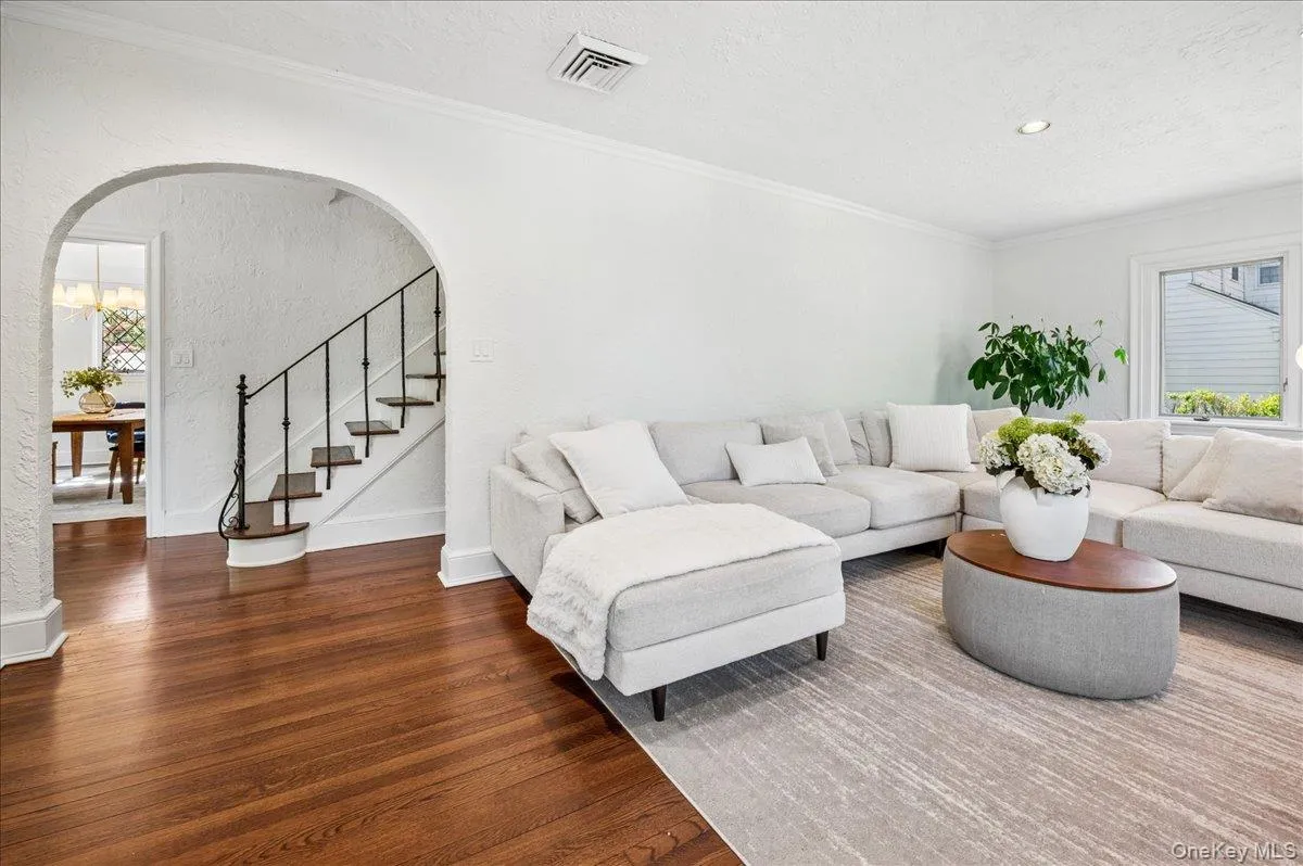 62 Broadfield Road, New Rochelle, NY, 4 Bedrooms Bedrooms, 8 Rooms Rooms,2 BathroomsBathrooms,Residential,For Rent,Broadfield,0,1044738 62 Broadfield Road, New Rochelle, NY, 4 Bedrooms Bedrooms, 8 Rooms Rooms,2 BathroomsBathrooms,Residential,For Rent,Broadfield,0,1044738