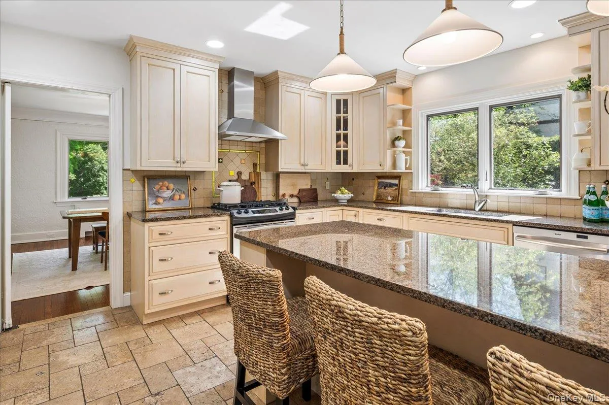 62 Broadfield Road, New Rochelle, NY, 4 Bedrooms Bedrooms, 8 Rooms Rooms,2 BathroomsBathrooms,Residential,For Rent,Broadfield,0,1044738 62 Broadfield Road, New Rochelle, NY, 4 Bedrooms Bedrooms, 8 Rooms Rooms,2 BathroomsBathrooms,Residential,For Rent,Broadfield,0,1044738