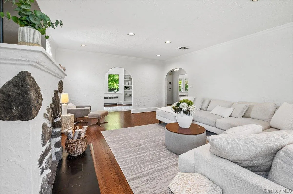 62 Broadfield Road, New Rochelle, NY, 4 Bedrooms Bedrooms, 8 Rooms Rooms,2 BathroomsBathrooms,Residential,For Rent,Broadfield,0,1044738 62 Broadfield Road, New Rochelle, NY, 4 Bedrooms Bedrooms, 8 Rooms Rooms,2 BathroomsBathrooms,Residential,For Rent,Broadfield,0,1044738