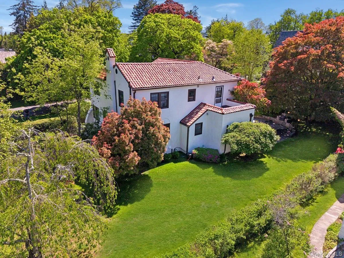 62 Broadfield Road, New Rochelle, NY, 4 Bedrooms Bedrooms, 8 Rooms Rooms,2 BathroomsBathrooms,Residential,For Rent,Broadfield,0,1044738 62 Broadfield Road, New Rochelle, NY, 4 Bedrooms Bedrooms, 8 Rooms Rooms,2 BathroomsBathrooms,Residential,For Rent,Broadfield,0,1044738